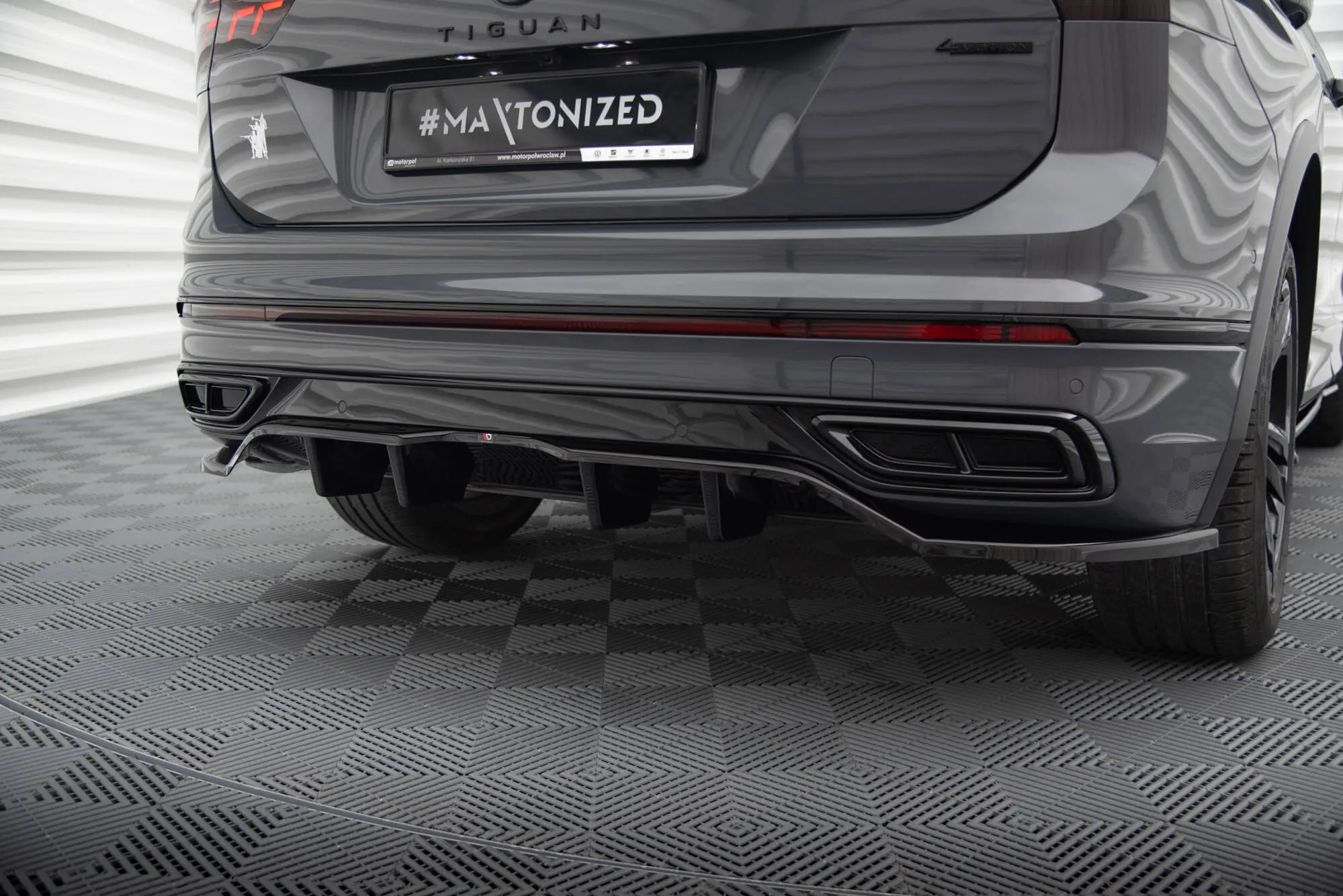 Baksplitter med diffuser VW Tiguan R-Line mk2 facelift 2020 - > | Glossy Black Edition
