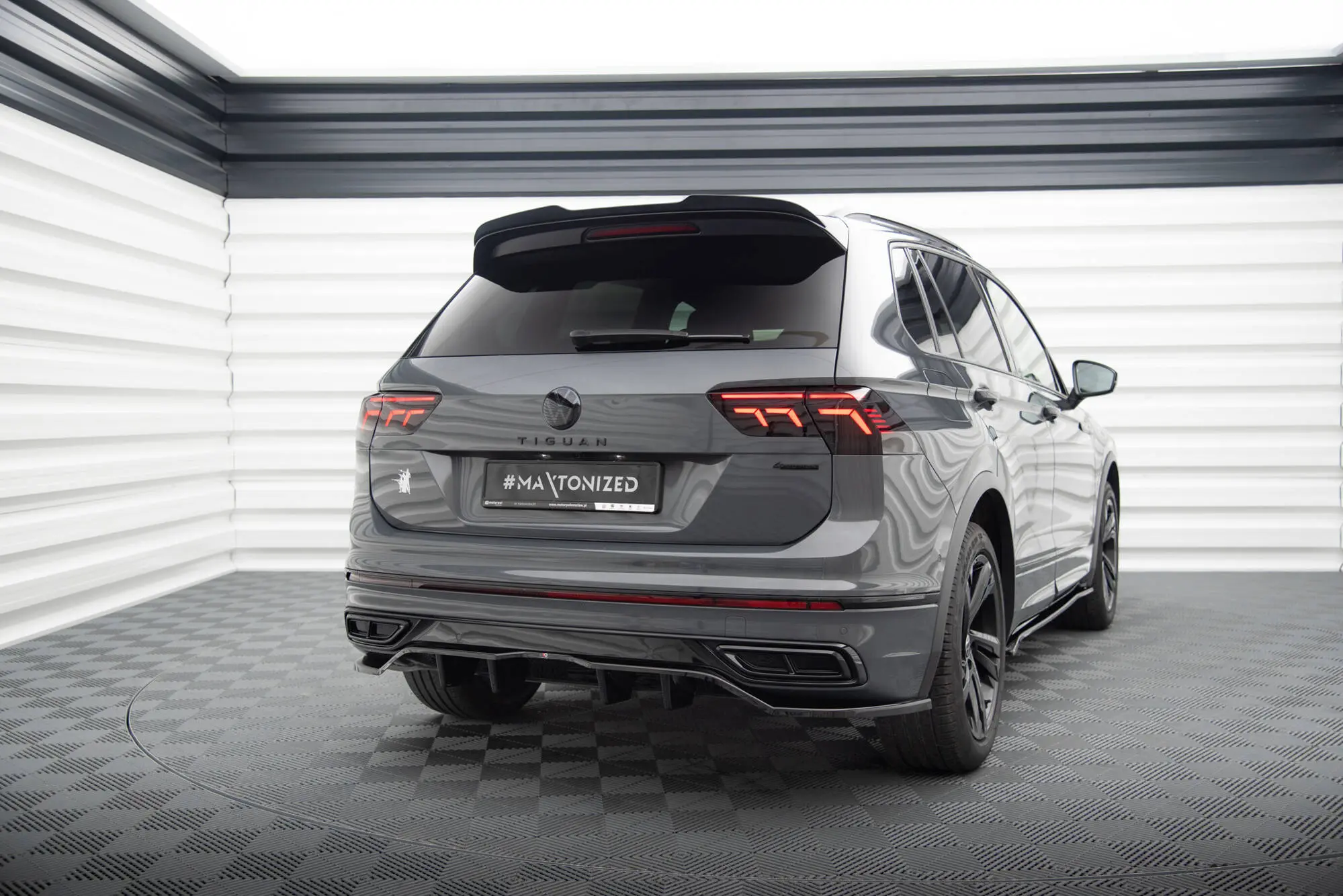 Baksplitter med diffuser VW Tiguan R-Line mk2 facelift 2020 - > | Glossy Black Edition – bilde 3