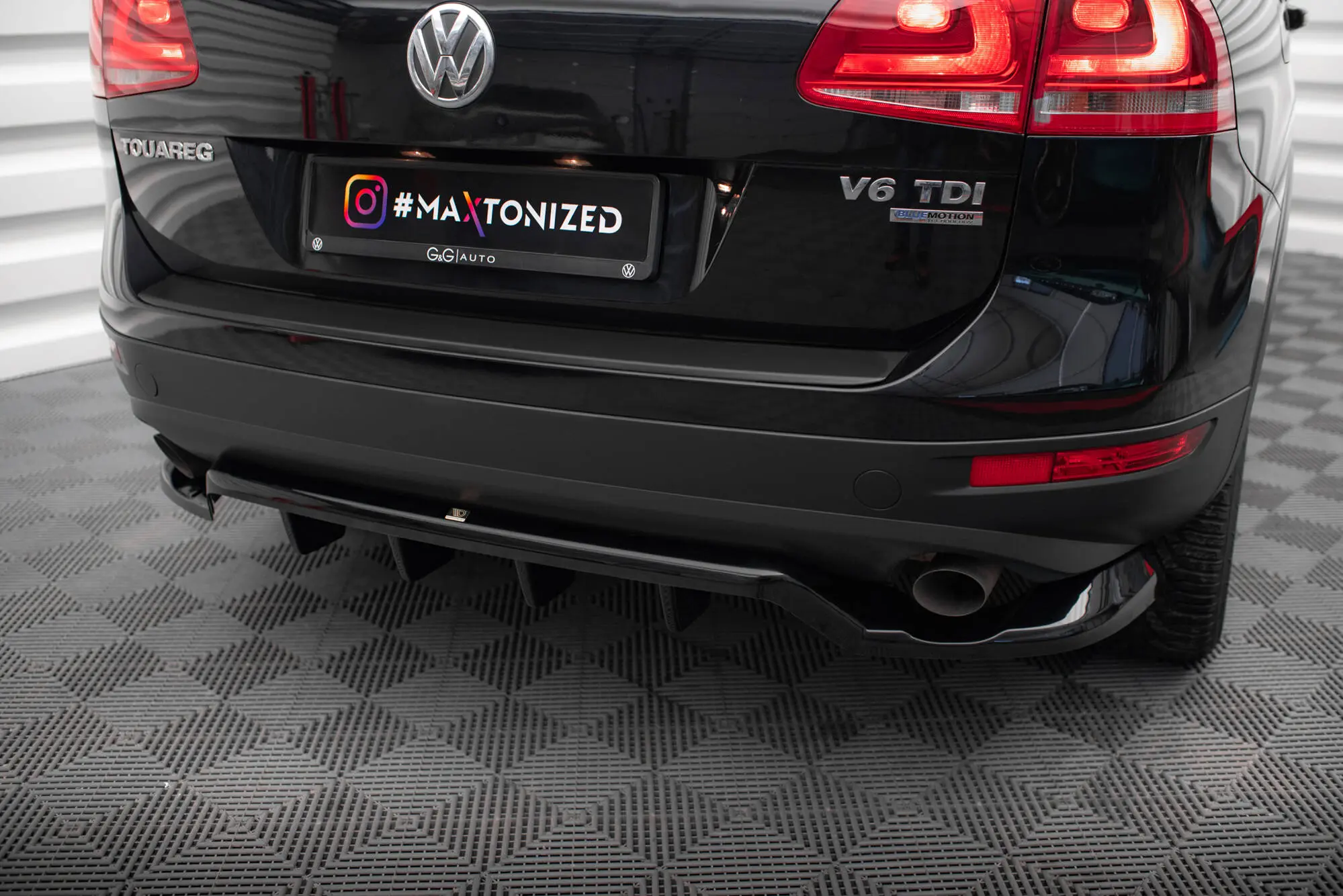 Baksplitter med diffuser VW Touareg 7P 2010 - 2014 | Glossy Black Edition
