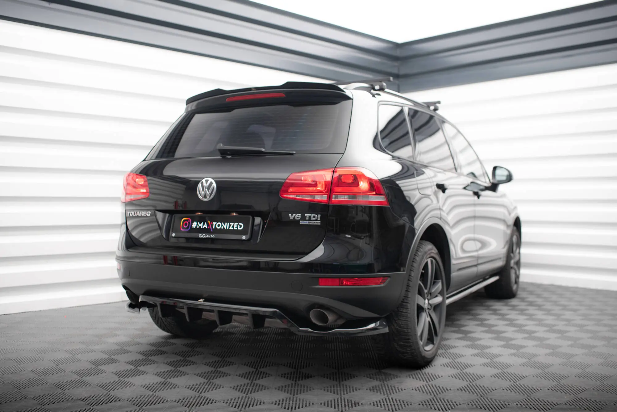 Baksplitter med diffuser VW Touareg 7P 2010 - 2014 | Glossy Black Edition – bilde 5