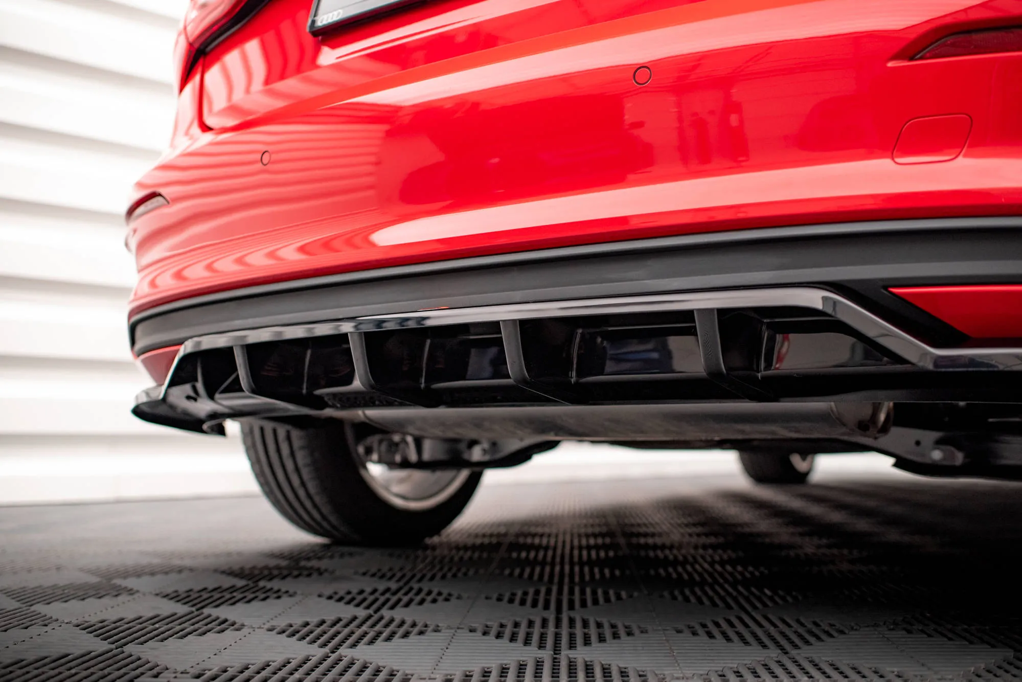 Baksplitter med vertikale ribber Audi A3 8Y Sportback 2020 -> | Glossy Black Edition – bilde 2