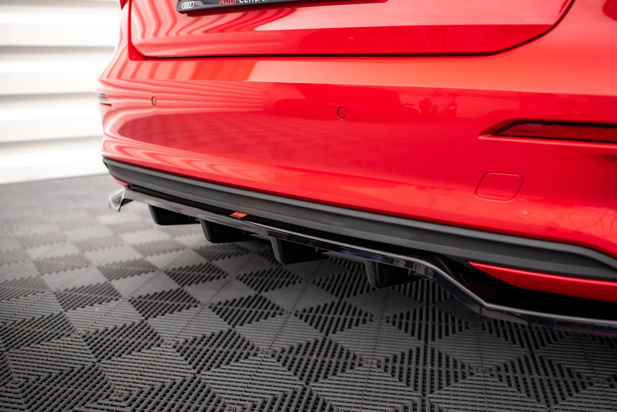Baksplitter med vertikale ribber Audi A3 8Y Sportback 2020 -> | Glossy Black Edition – bilde 3