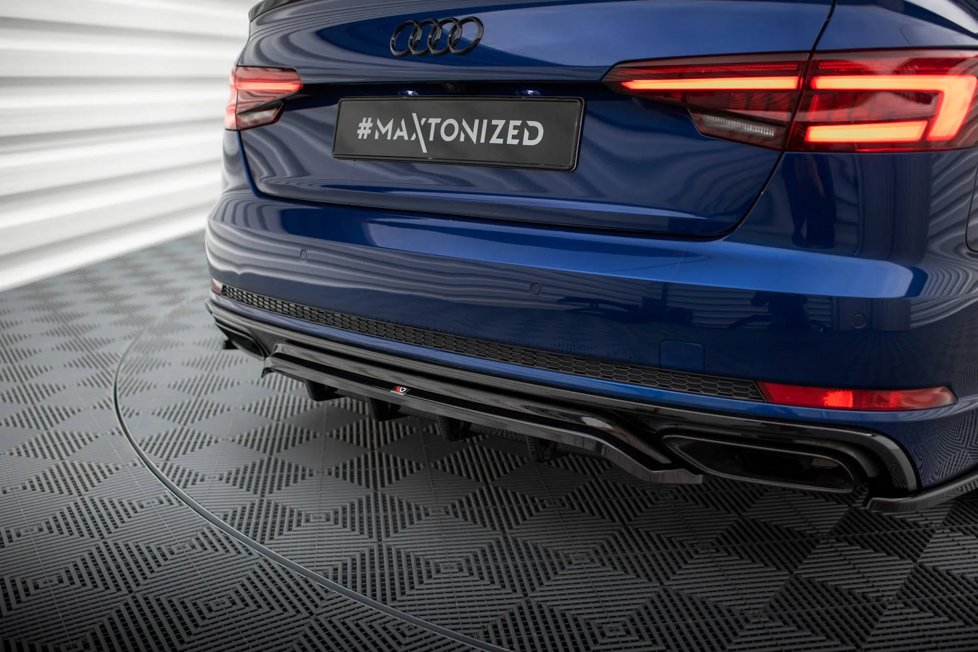 Baksplitter med vertikale ribber Audi A4 Competition (B9) Facelift 2019 -> | Glossy Black Edition