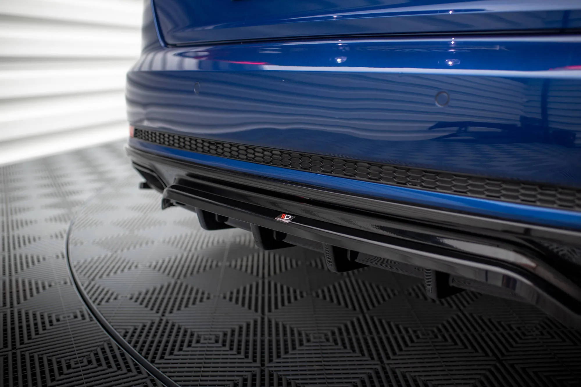 Baksplitter med vertikale ribber Audi A4 Competition (B9) Facelift 2019 -> | Glossy Black Edition – bilde 3
