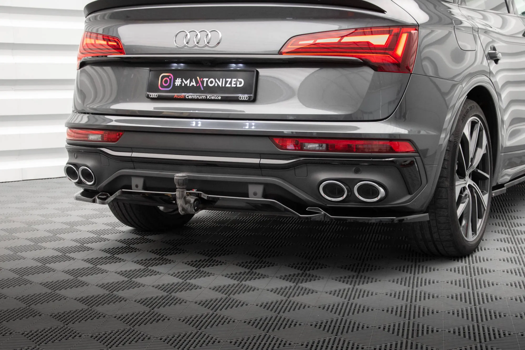 Baksplitter med vertikale ribber Audi Q5 S Mk2 Facelift 2020 - 2024 | Glossy Black Edition