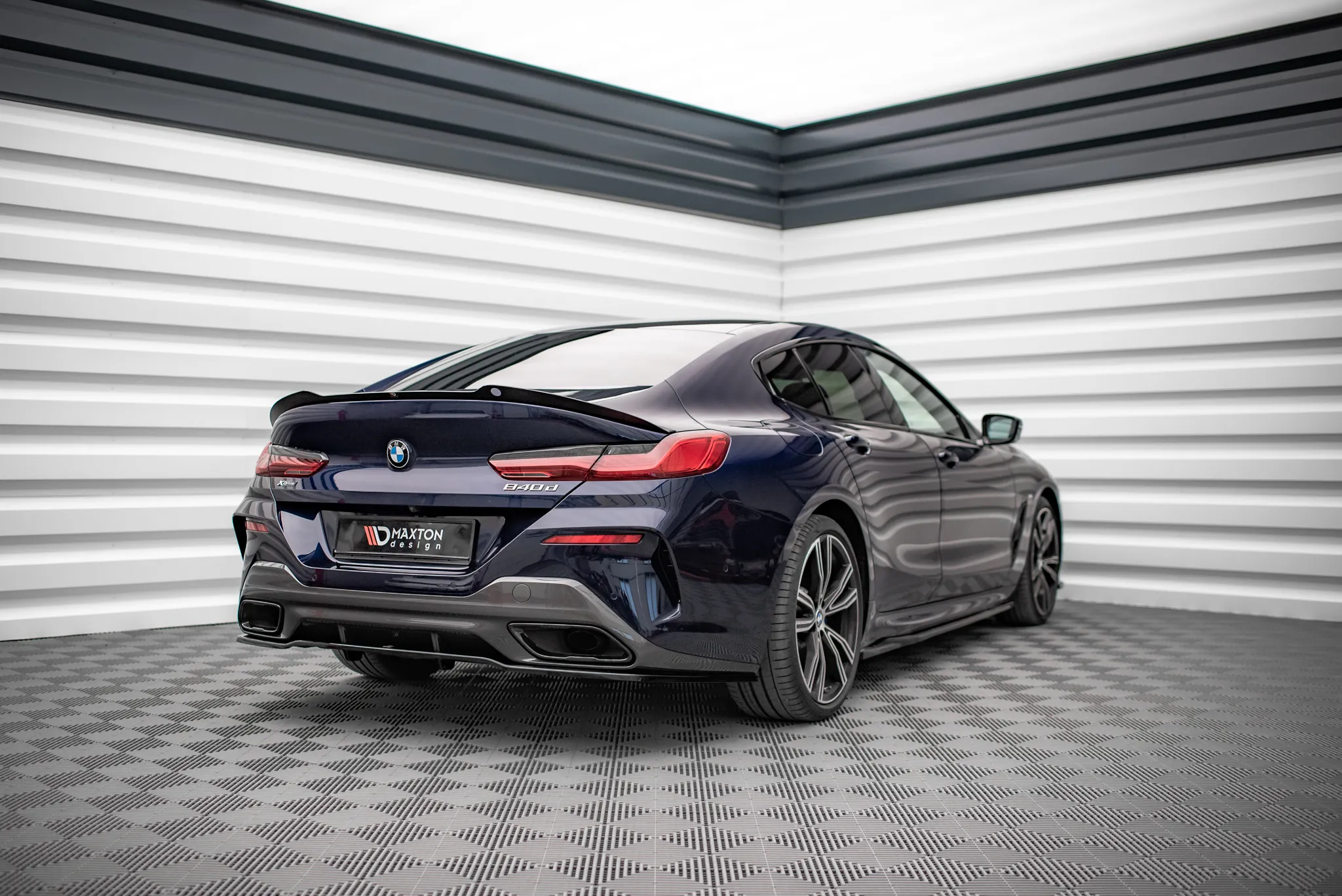 Baksplitter med vertikale ribber BMW 8 Gran Coupe (G16) M-Pack 2019-> | Glossy Black Edition