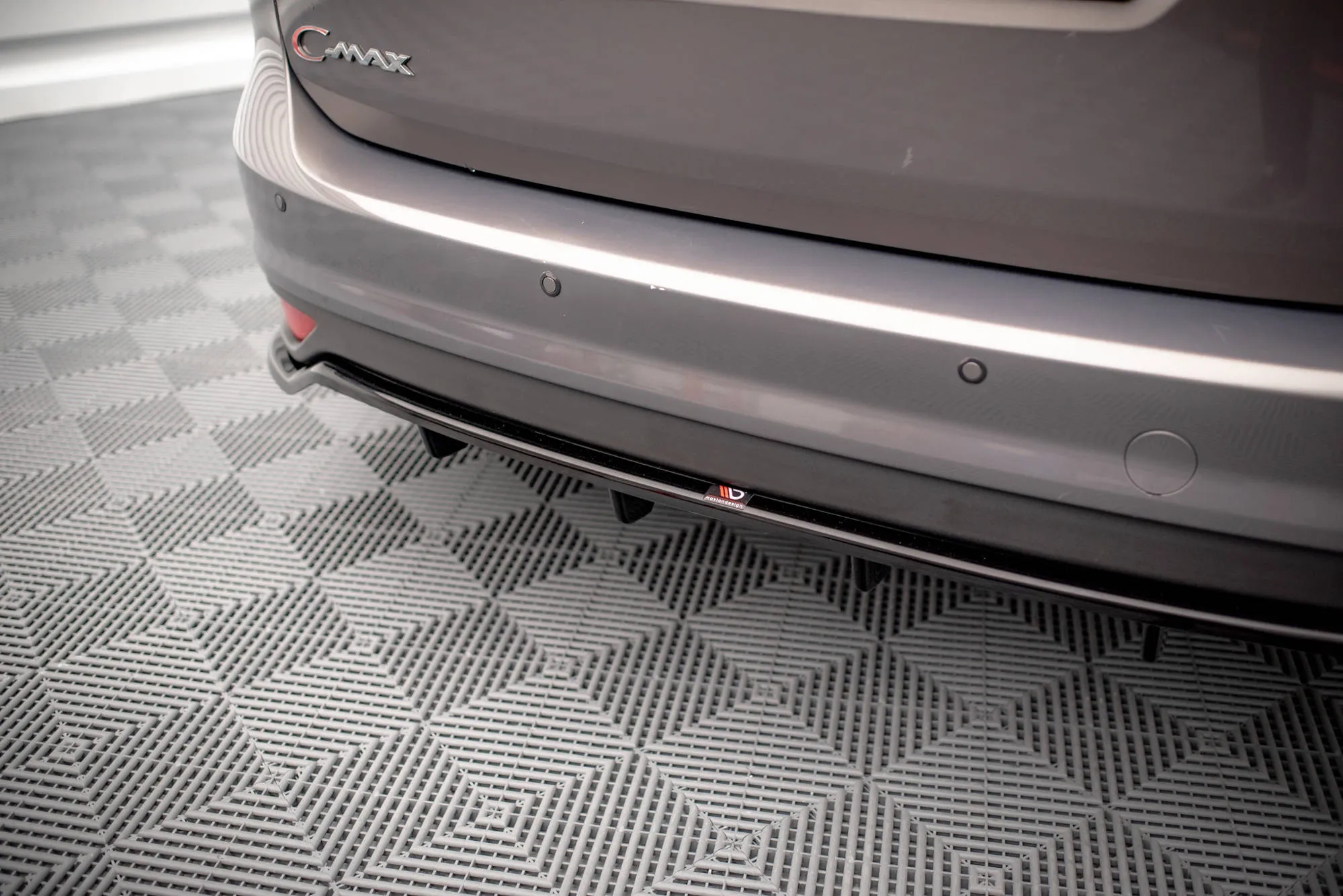 Baksplitter med vertikale ribber Ford C-Max II 2010-2014 | Glossy Black Edition