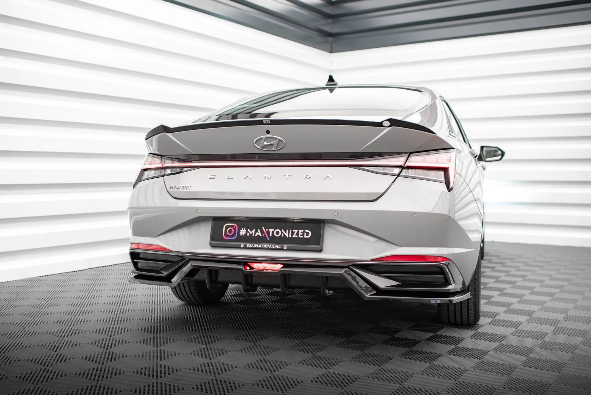 Baksplitter med vertikale ribber Hyundai Elantra Mk7 2020 - 2023 | Glossy Black Edition