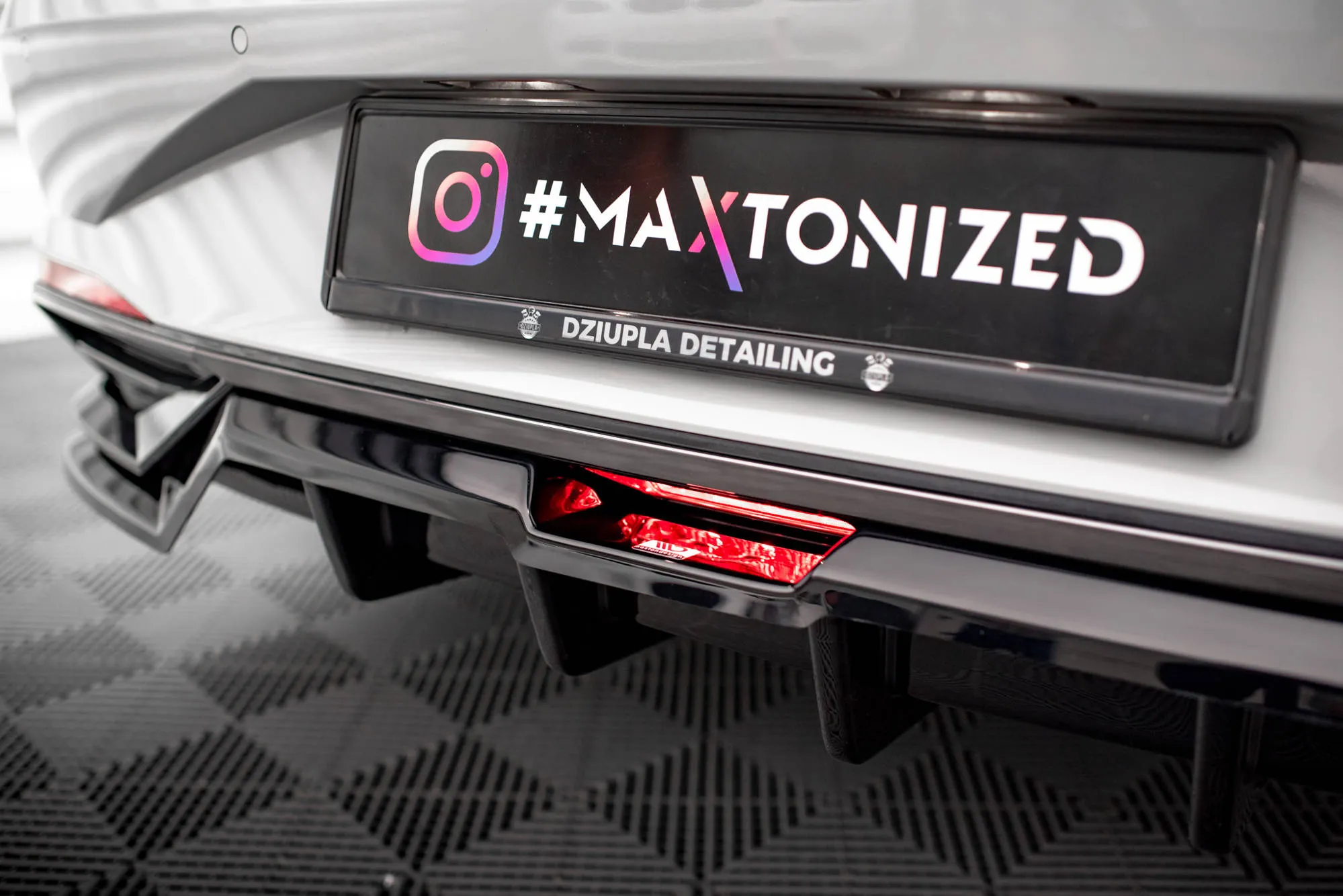 Baksplitter med vertikale ribber Hyundai Elantra Mk7 2020 - 2023 | Glossy Black Edition – bilde 4