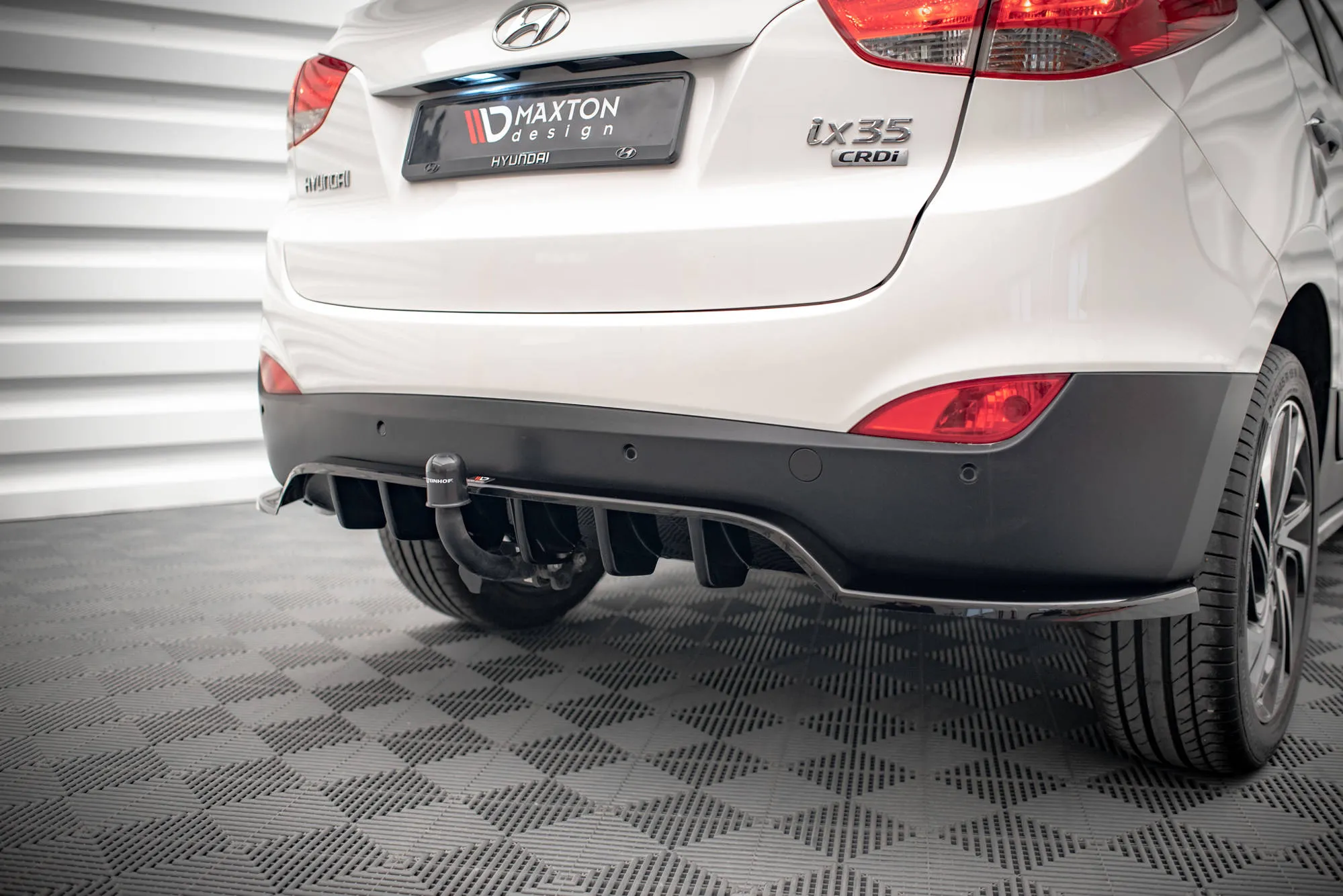 Baksplitter med vertikale ribber Hyundai ix35 mk1 2009-2013 | Glossy Black Edition