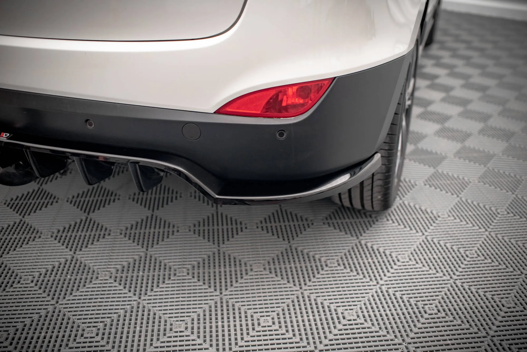 Baksplitter med vertikale ribber Hyundai ix35 mk1 2009-2013 | Glossy Black Edition – bilde 2