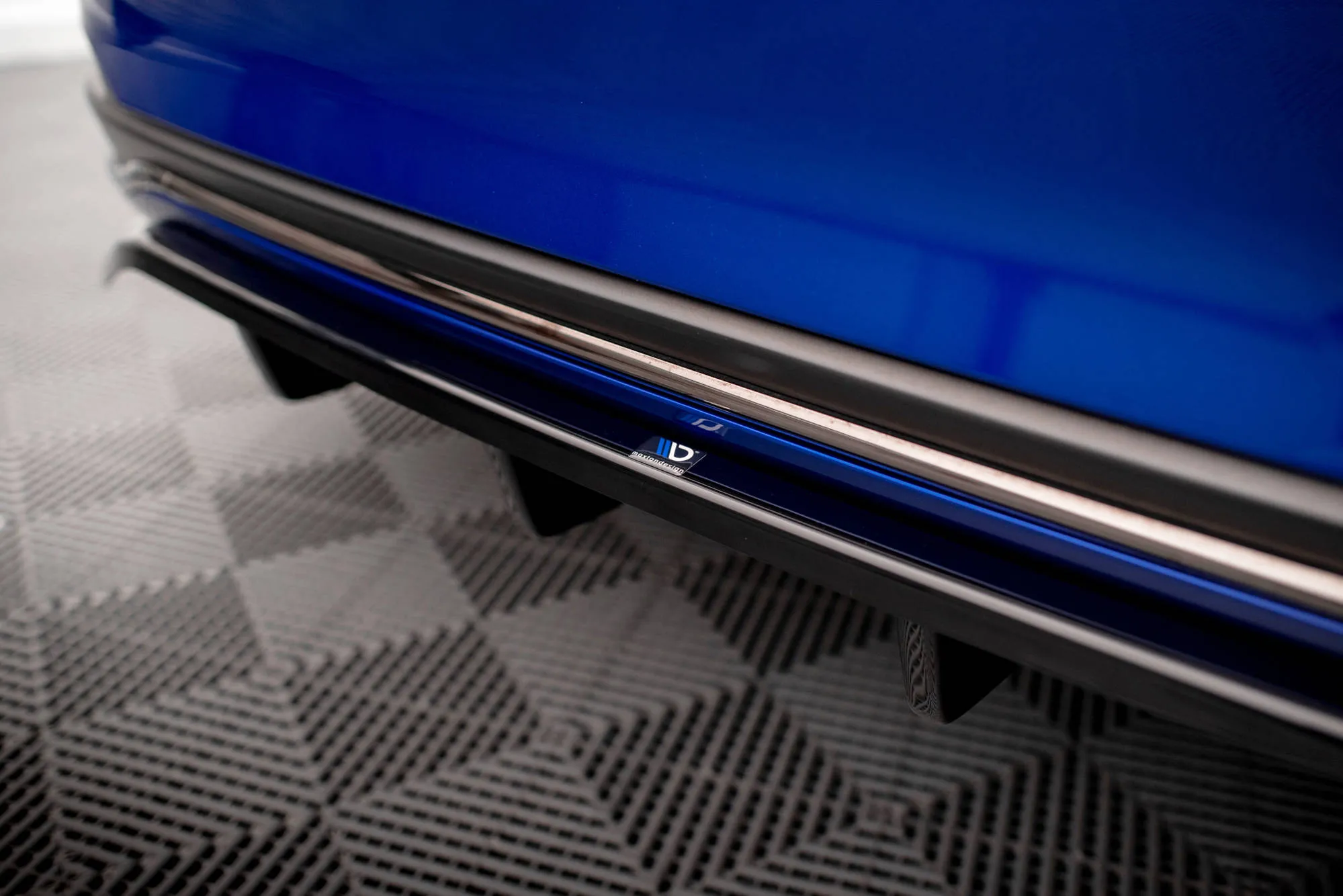 Baksplitter med vertikale ribber Lexus ES VII F Sport 2018-> | Glossy Black Edition – bilde 3