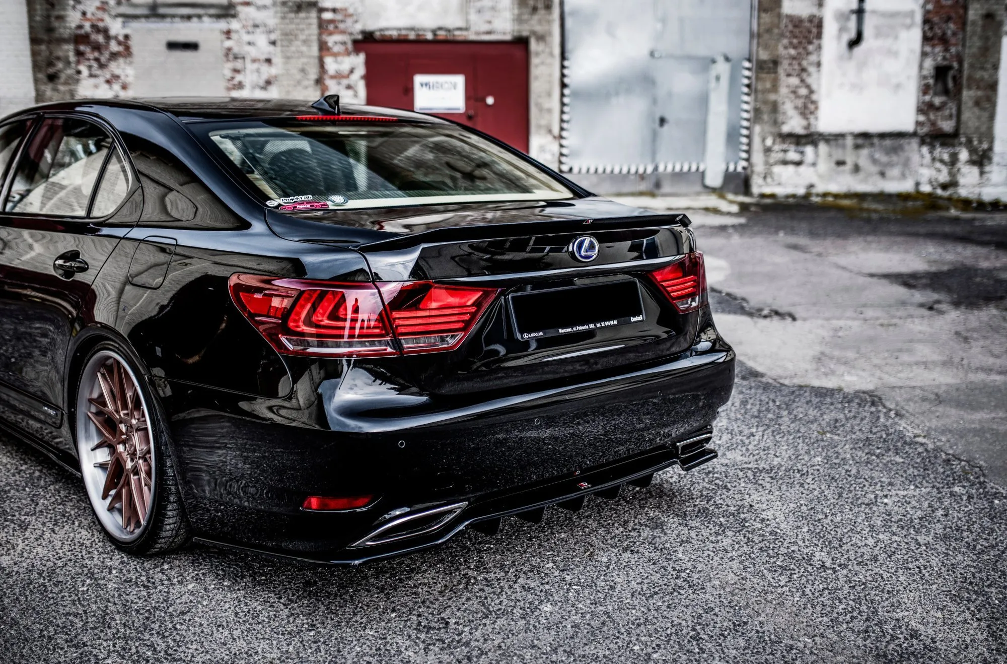 Baksplitter med vertikale ribber Lexus LS IV Facelift 2012 - 2017 | Glossy Black Edition