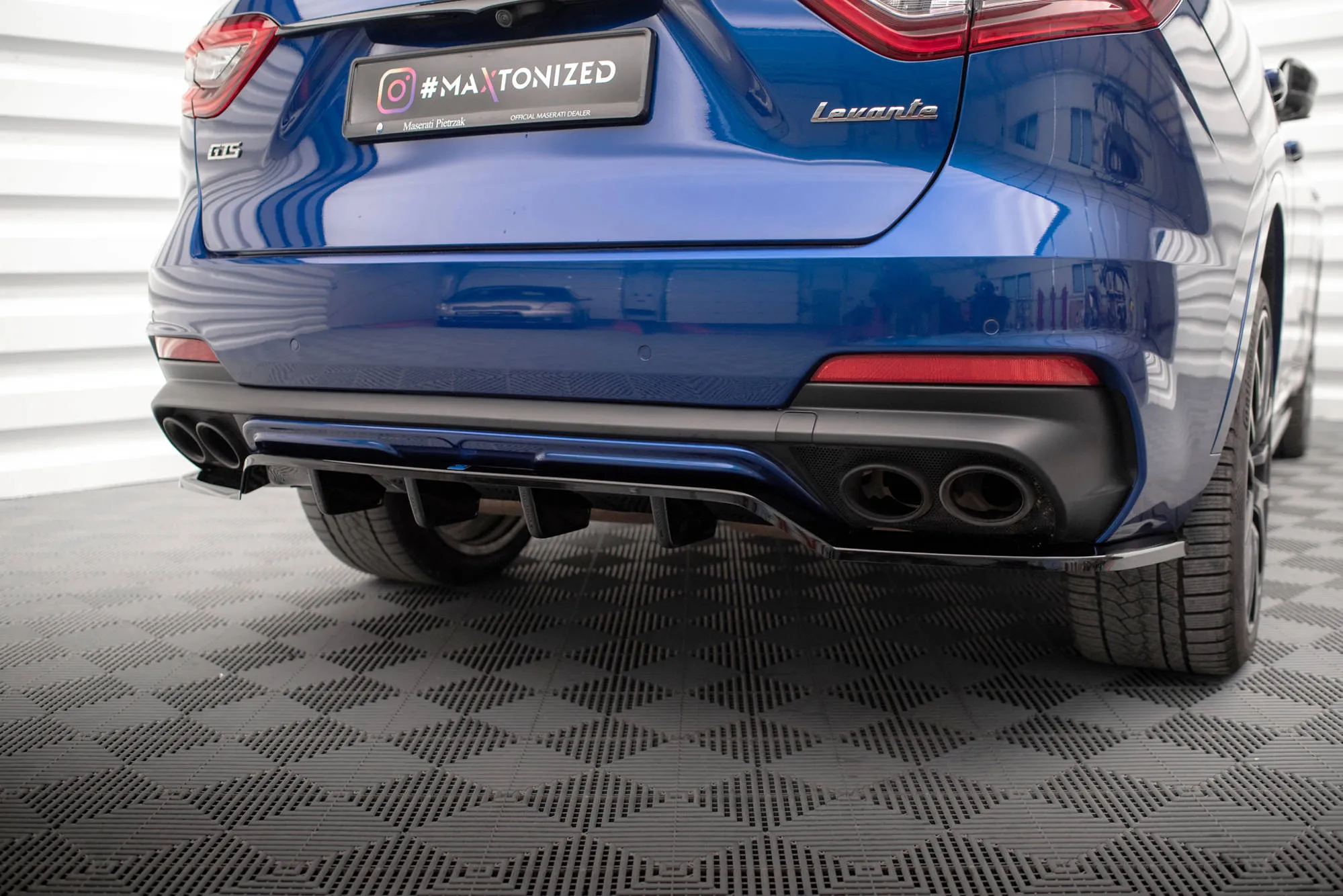 Baksplitter med vertikale ribber Maserati Levante GTS Mk1 2018 - 2023 | Glossy Black Edition – bilde 6