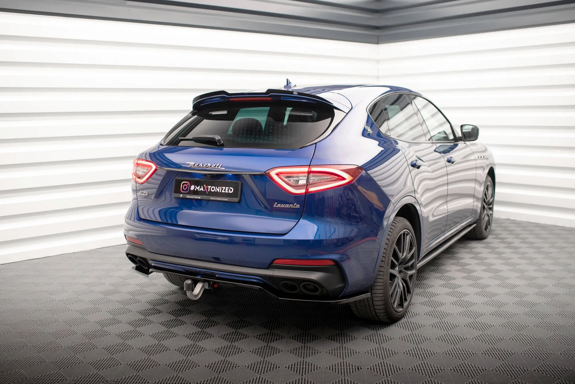 Baksplitter med vertikale ribber Maserati Levante GTS Mk1 2018 - 2023 | Glossy Black Edition – bilde 7