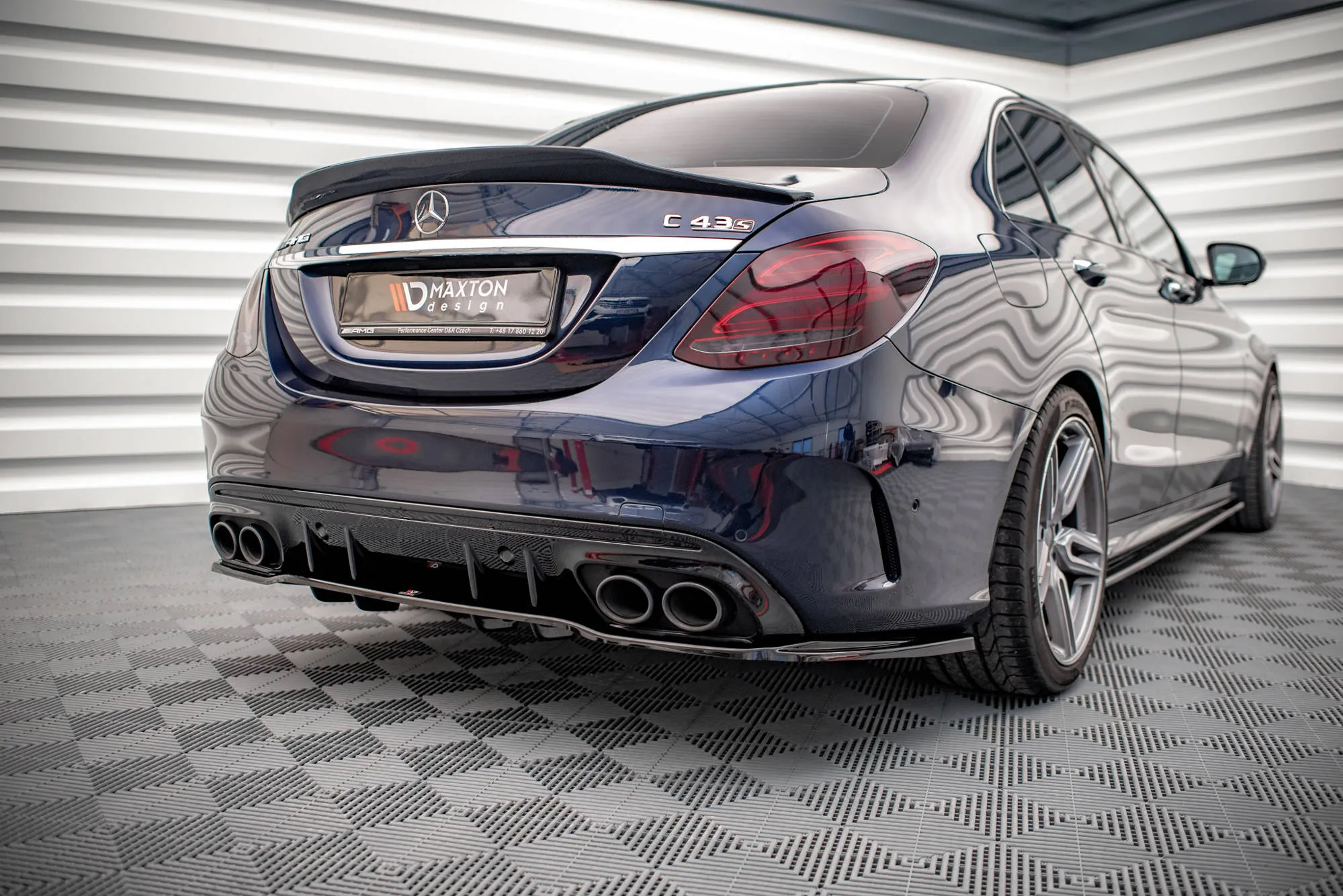 Baksplitter med vertikale ribber Mercedes-Benz AMG (c/c 43) W205 2014 - 2018 | Glossy Black Edition