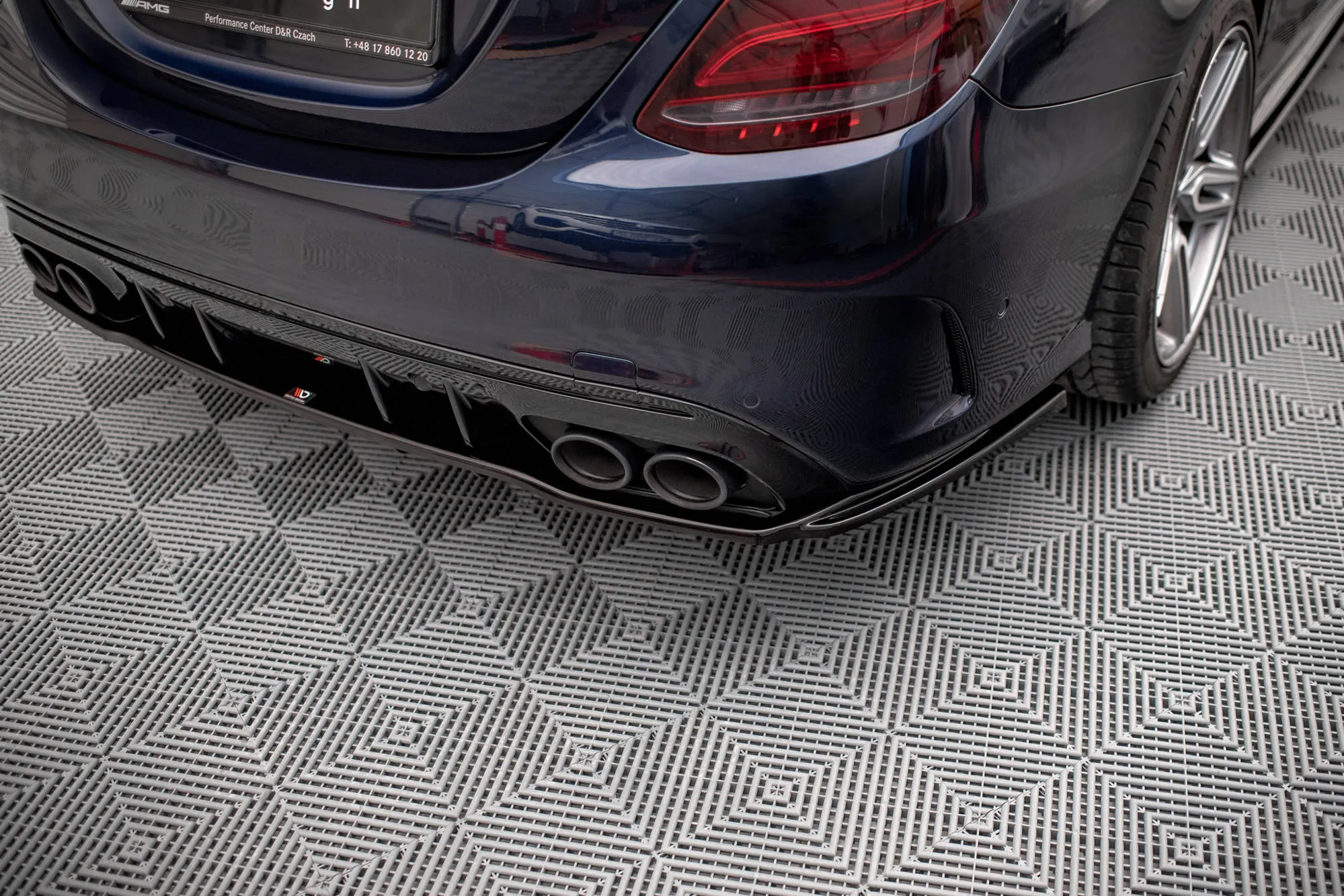 Baksplitter med vertikale ribber Mercedes-Benz AMG (c/c 43) W205 2014 - 2018 | Glossy Black Edition – bilde 2