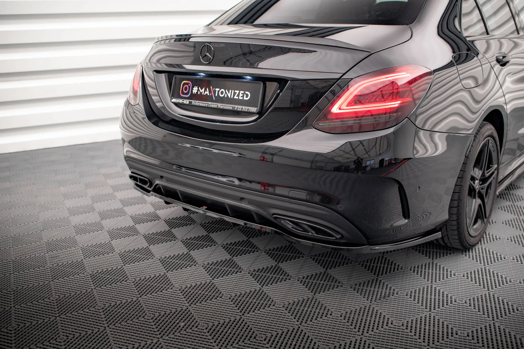 Baksplitter med vertikale ribber Mercedes-Benz C (W205 / S205) AMG-Line Facelift 2018 - 2021 | Glossy Black Edition