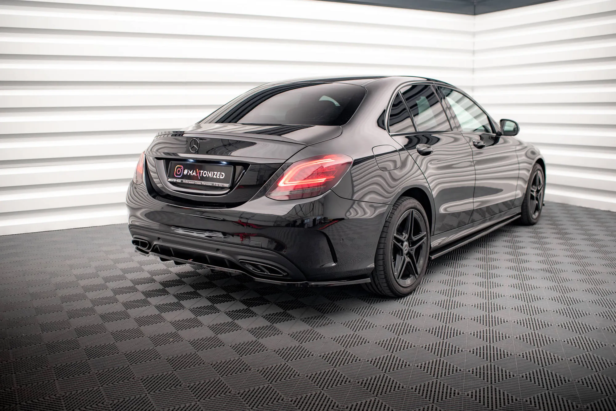 Baksplitter med vertikale ribber Mercedes-Benz C (W205 / S205) AMG-Line Facelift 2018 - 2021 | Glossy Black Edition – bilde 5