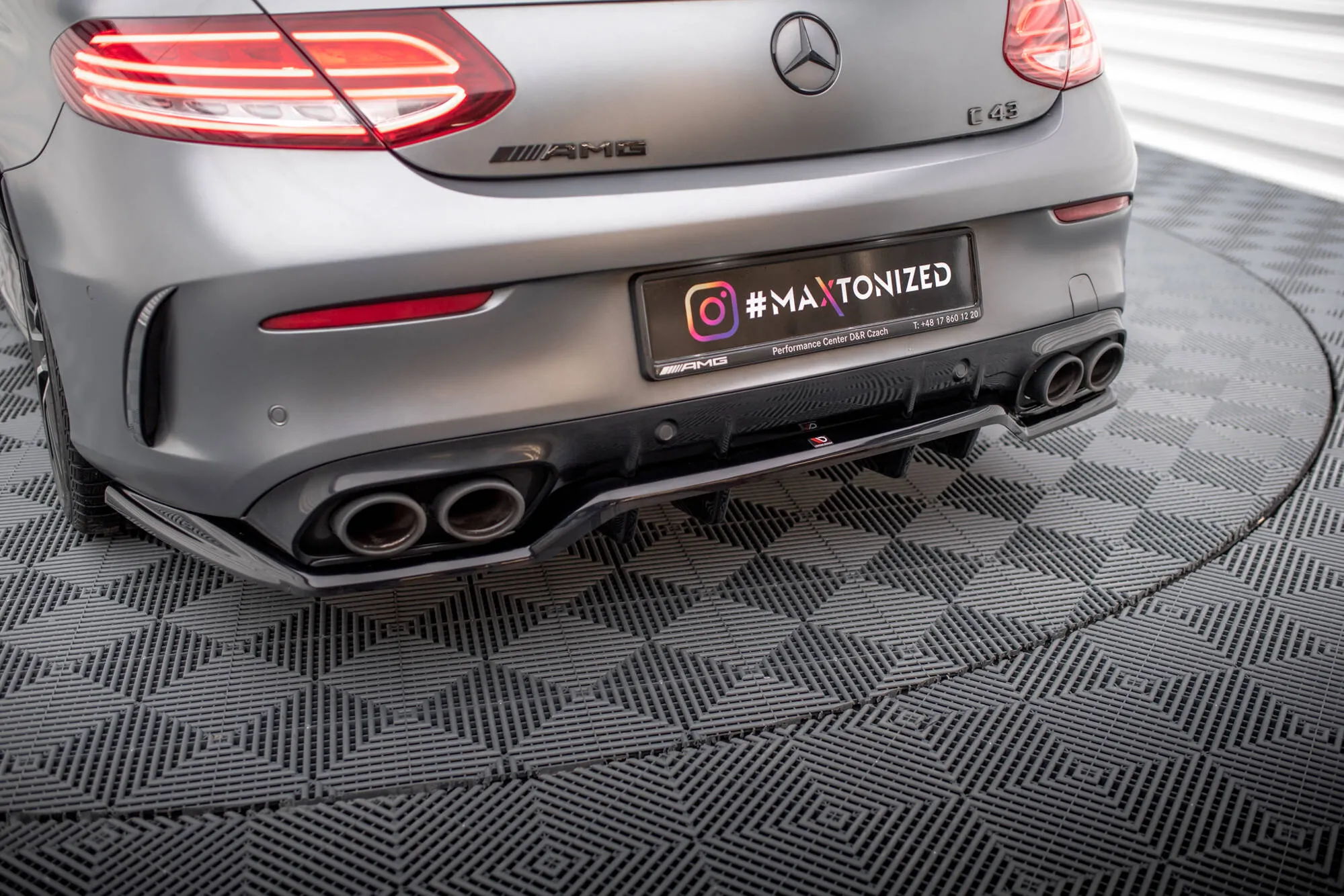 Baksplitter med vertikale ribber Mercedes-Benz C43 AMG Coupe (C205) facelift 2018 - 2022 / Mercedes-Benz C43 AMG (W205) facelift 2018 - 2021 | Glossy Black Edition