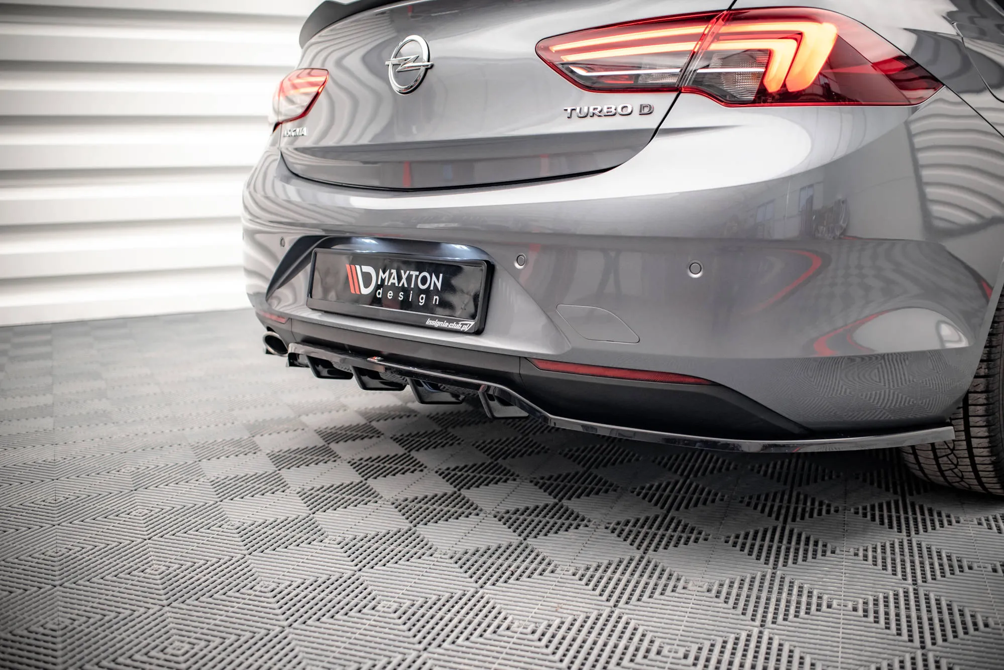 Baksplitter med vertikale ribber Opel Insignia B Hatchback 2017 - 2022 | Glossy Black Edition – bilde 2