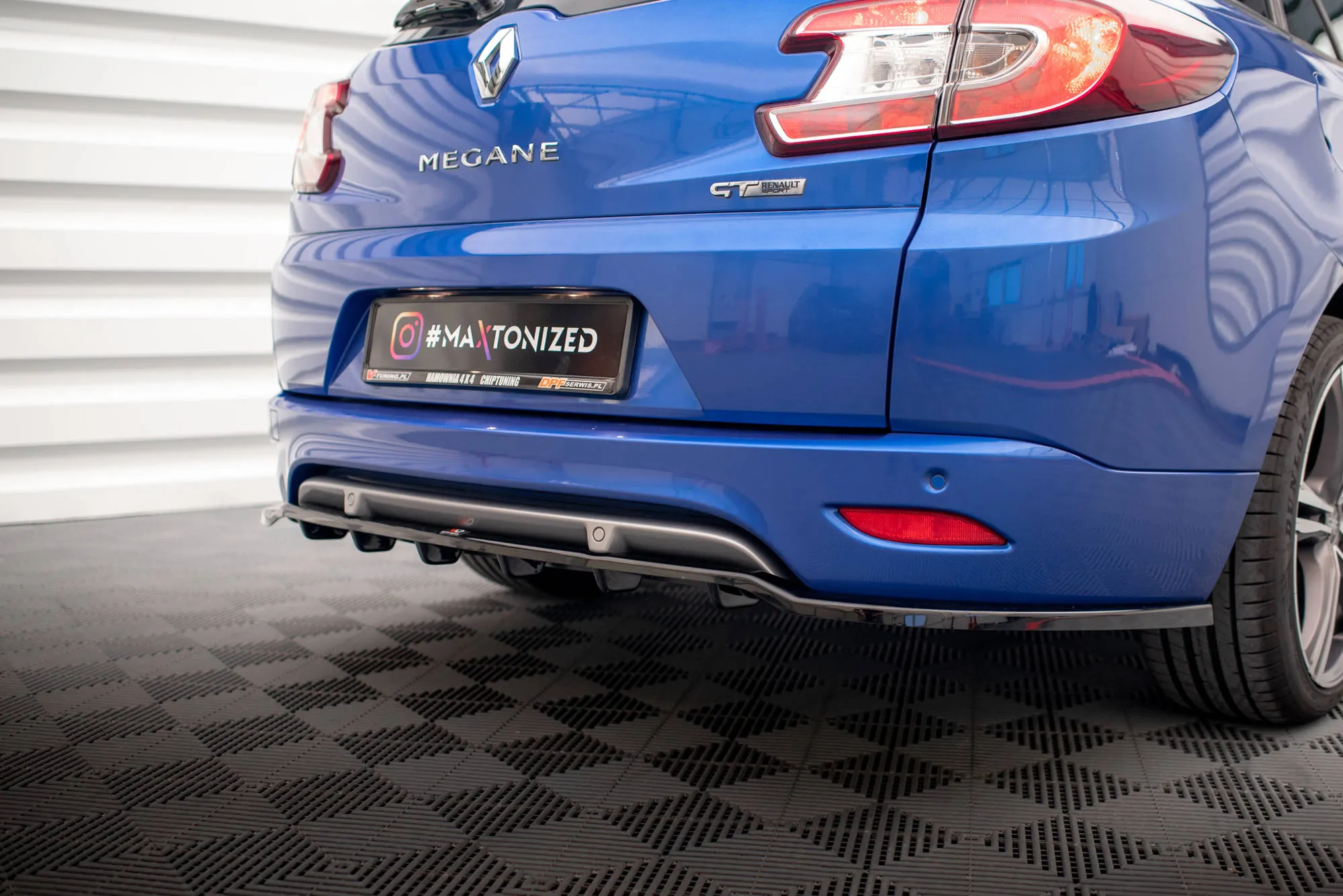 Baksplitter med vertikale ribber Renault Megane (Mk3) 2008-2016 | Glossy Black Edition – bilde 2