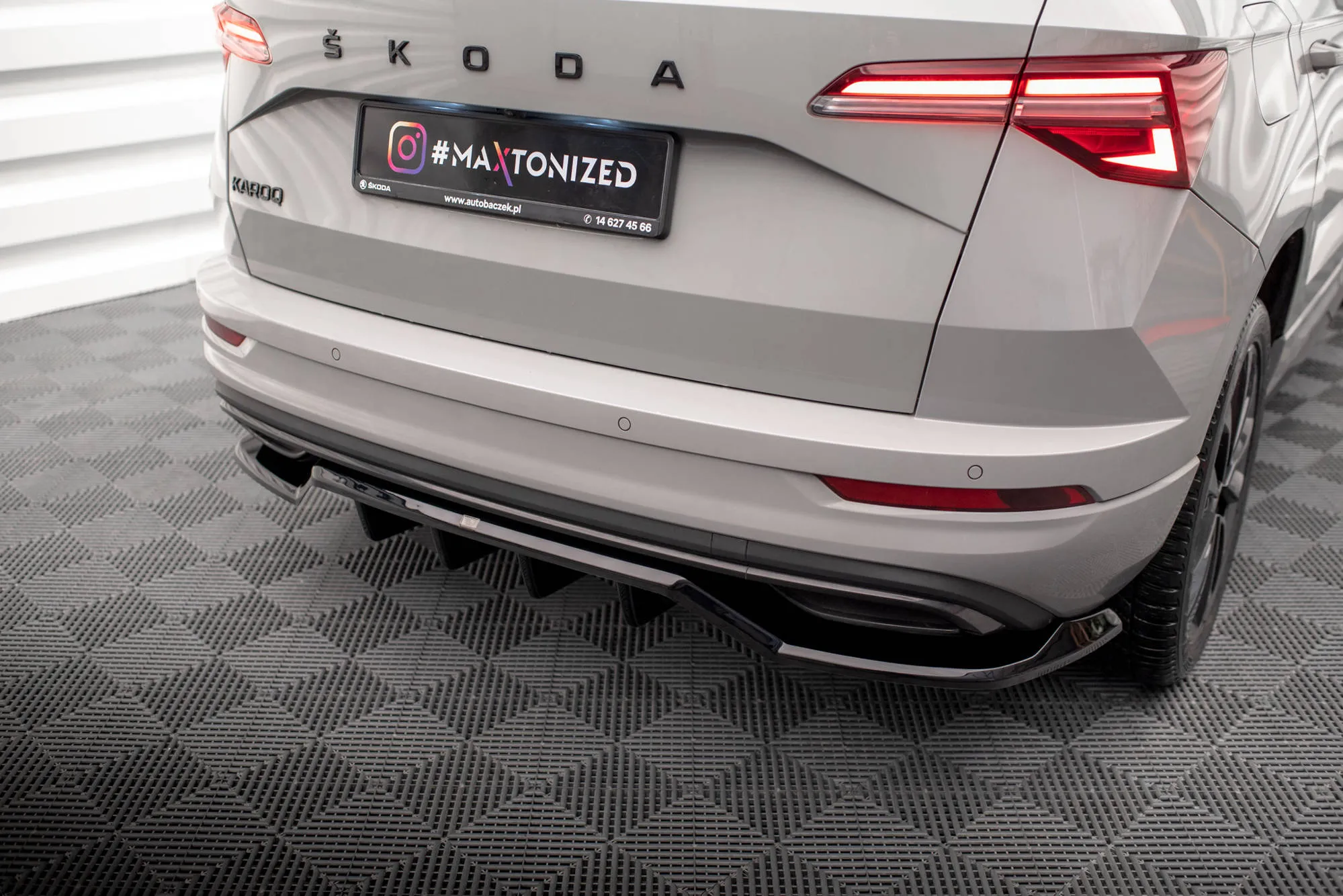 Baksplitter med vertikale ribber Skoda Karoq (K1 Facelift) 2021-2026 | Glossy Black Edition – bilde 2