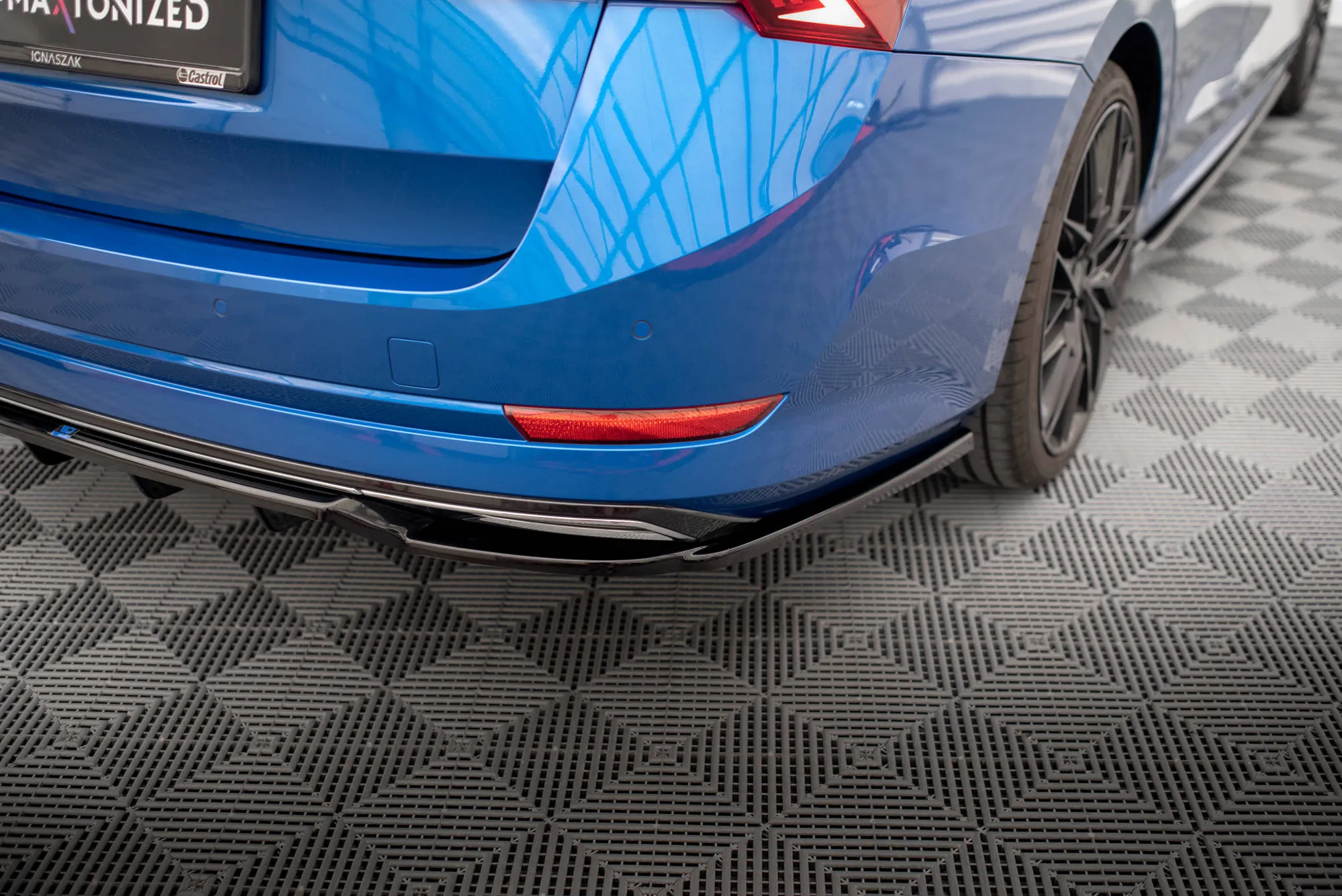 Baksplitter med vertikale ribber Skoda Octavia Sportline IV 2019 - 2024 | Glossy Black Edition – bilde 2