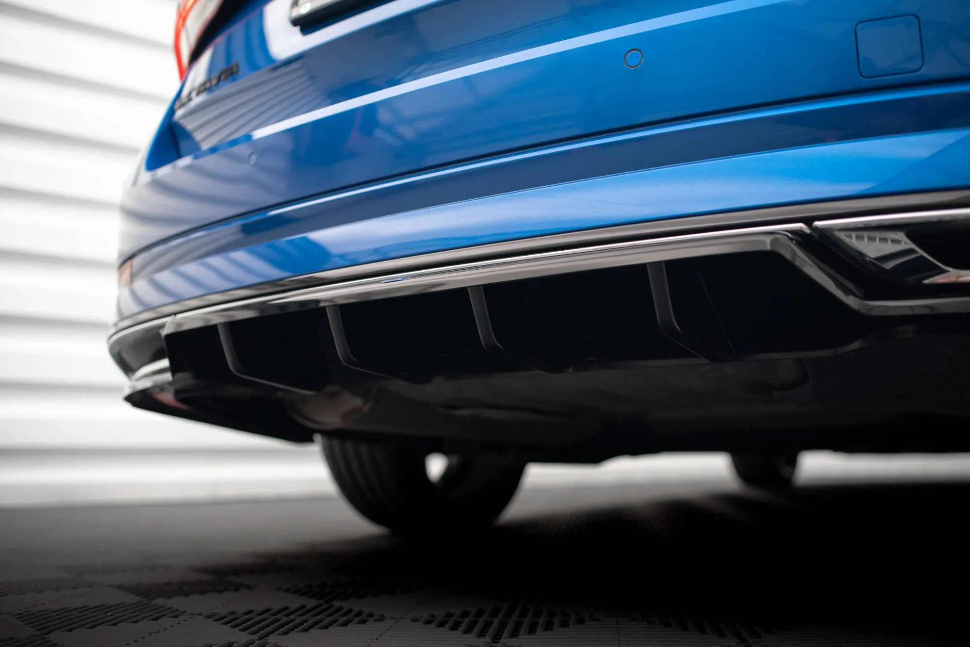 Baksplitter med vertikale ribber Skoda Octavia Sportline IV 2019 - 2024 | Glossy Black Edition – bilde 3
