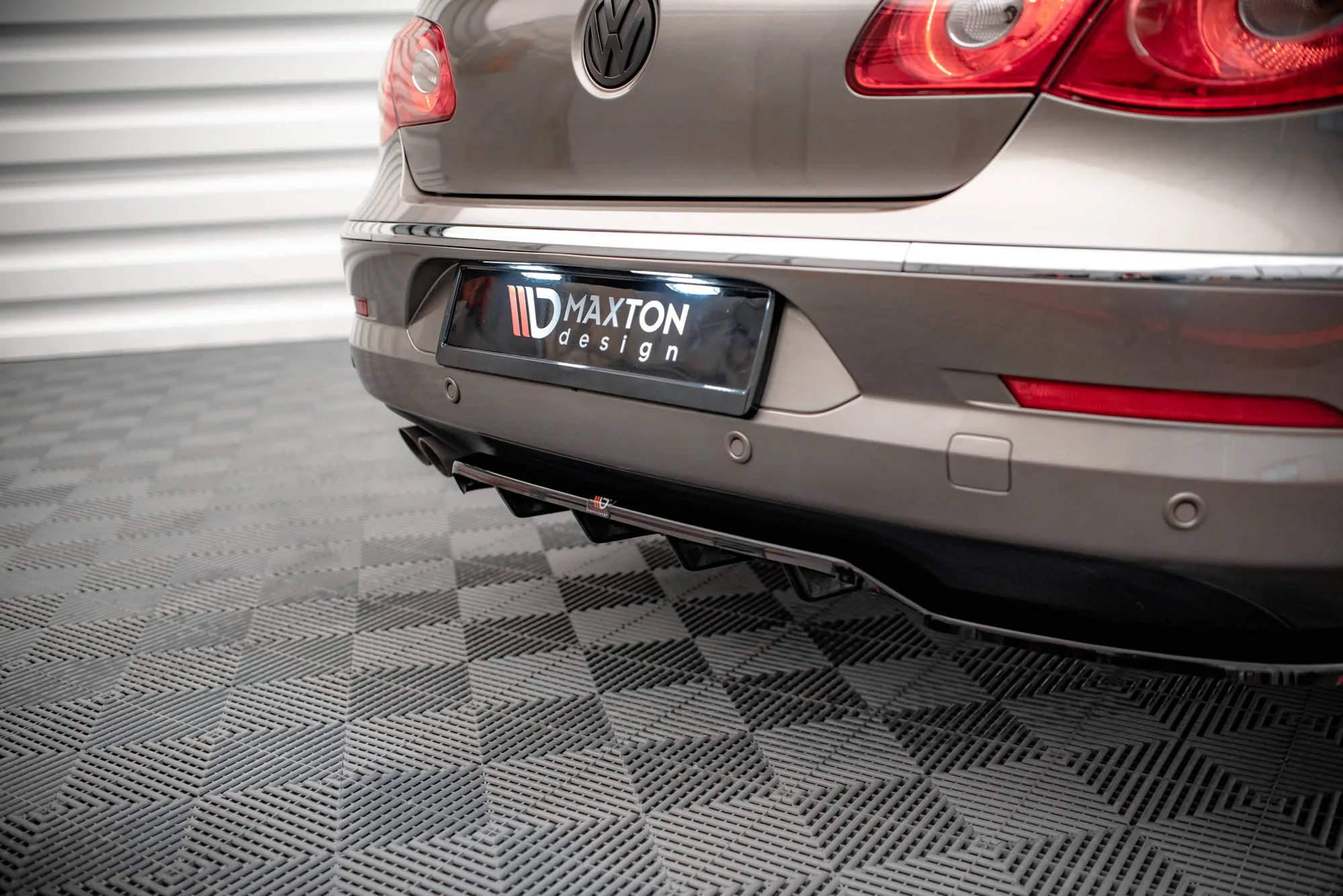 Baksplitter med vertikale ribber VW Passat CC Standard 2008 - 2012 | Glossy Black Edition – bilde 2