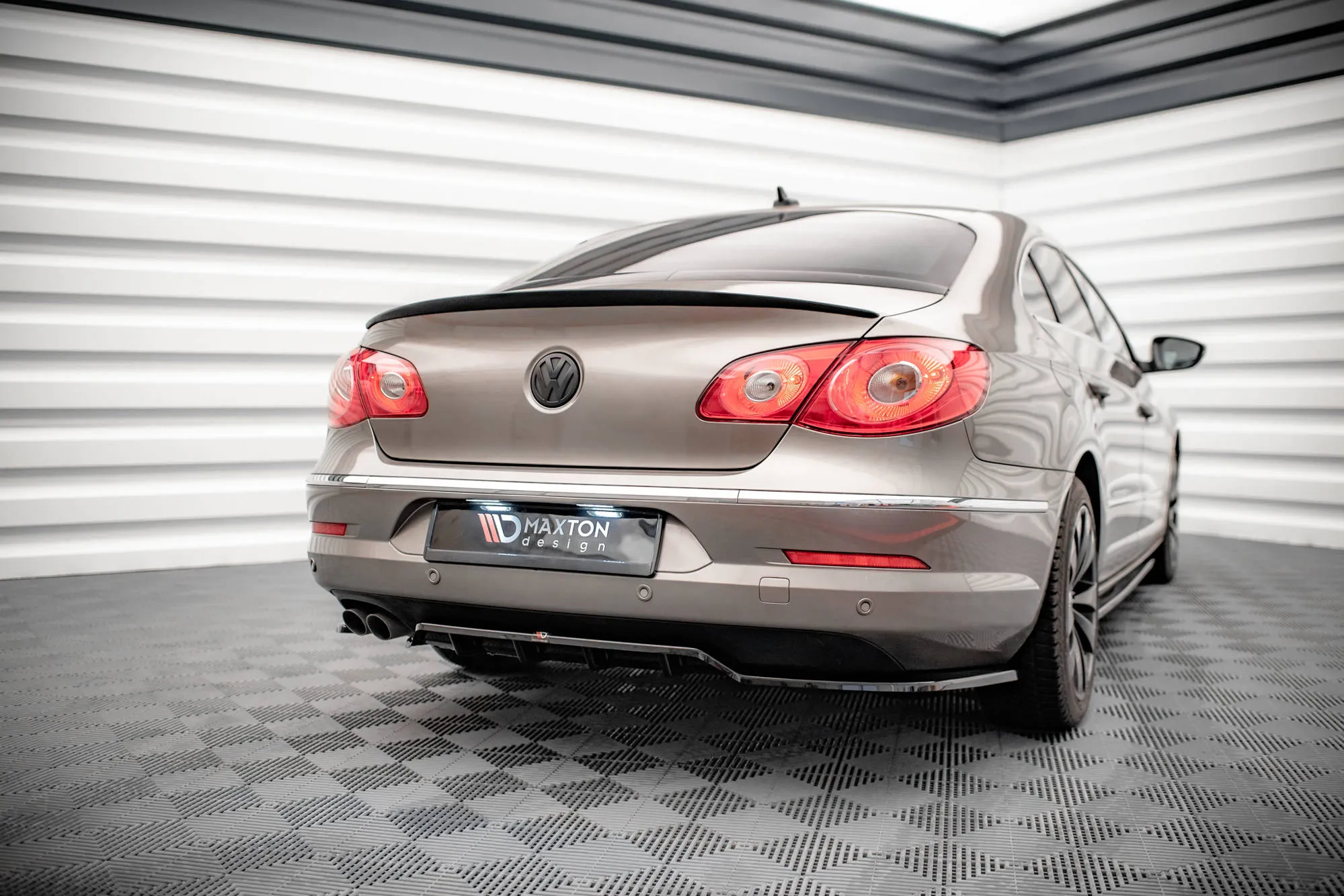 Baksplitter med vertikale ribber VW Passat CC Standard 2008 - 2012 | Glossy Black Edition – bilde 4