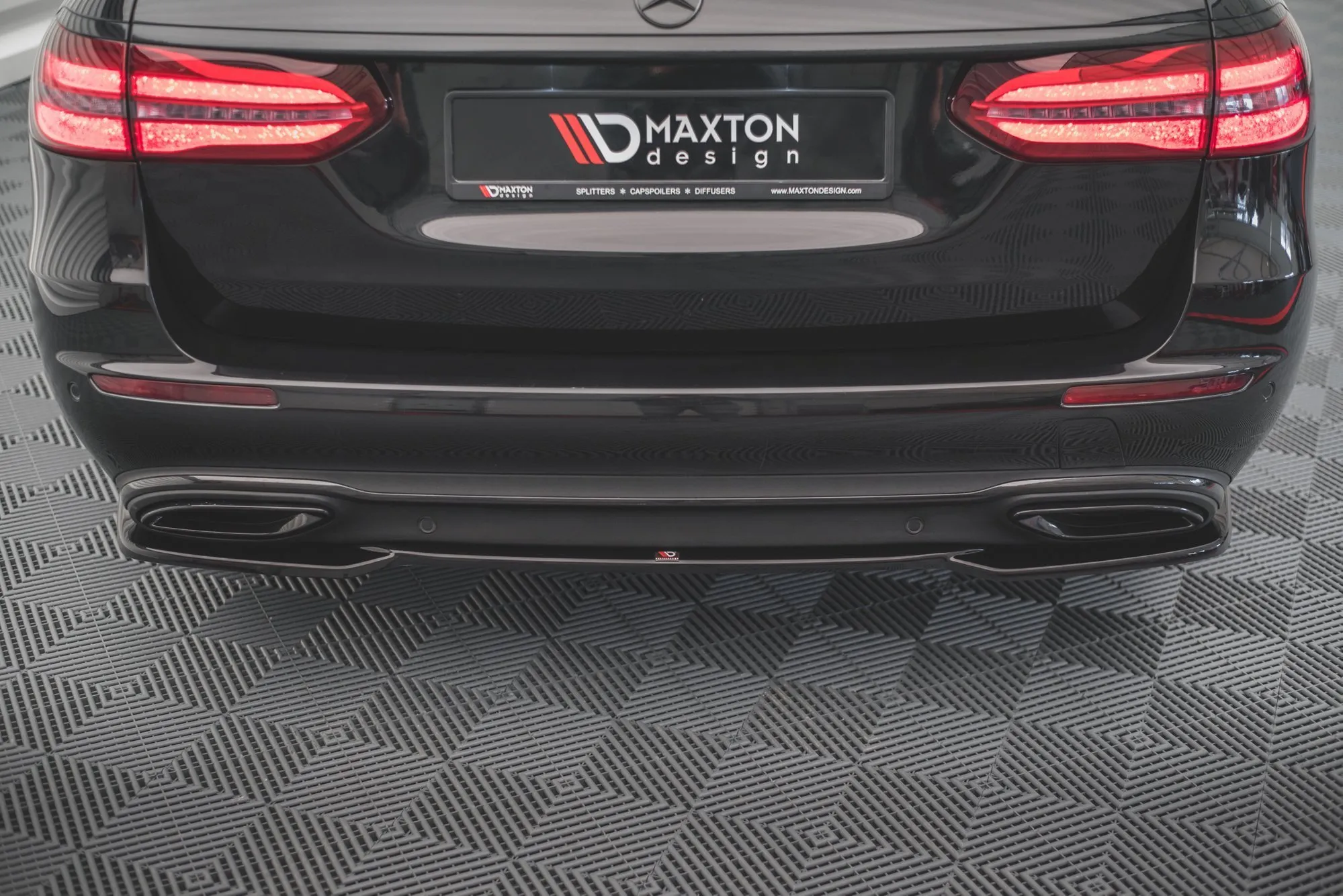 Baksplitter Mercedes-Benz E (W213 / S213) 2016-2020 | Glossy Black Edition