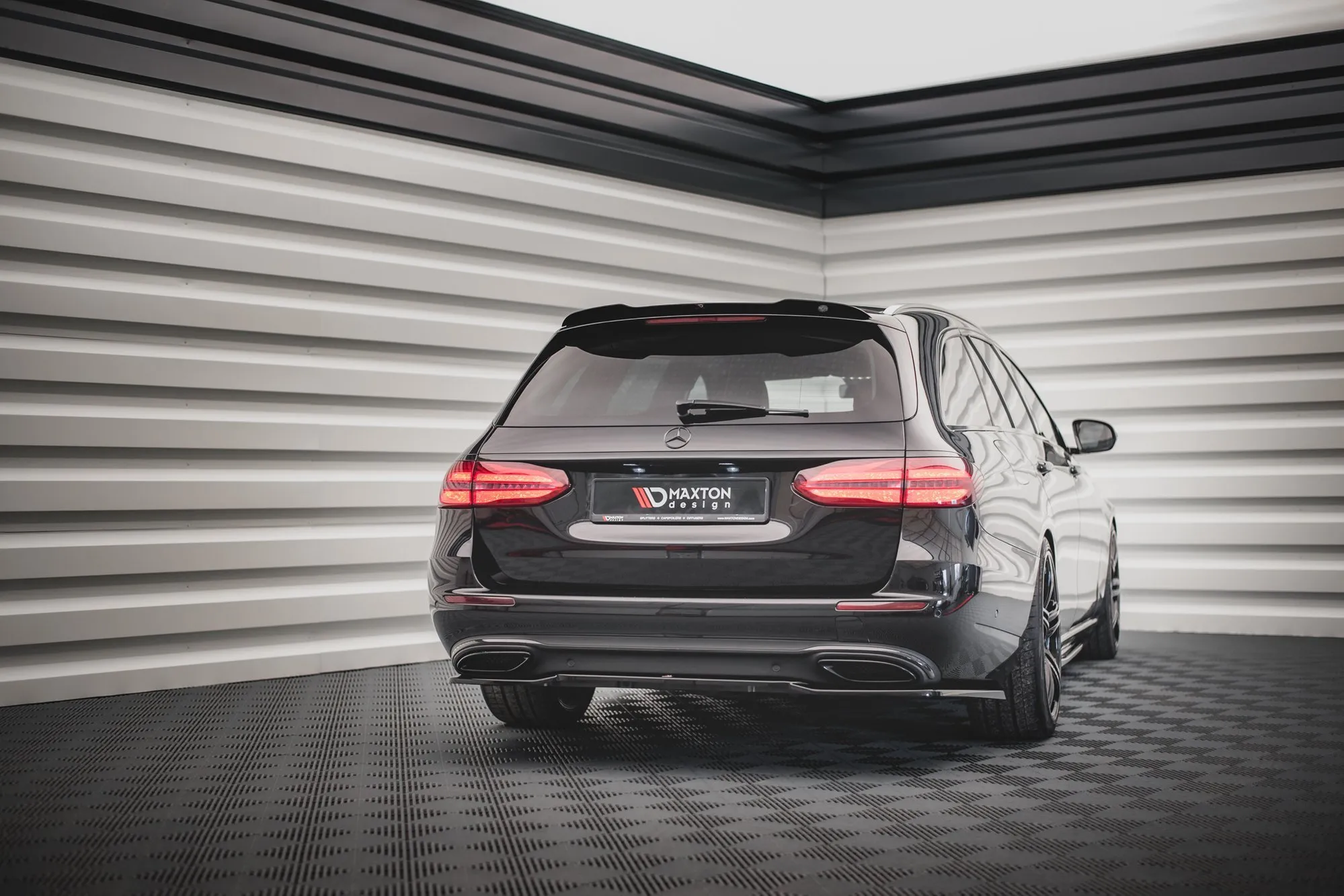Baksplitter Mercedes-Benz E (W213 / S213) 2016-2020 | Glossy Black Edition – bilde 3
