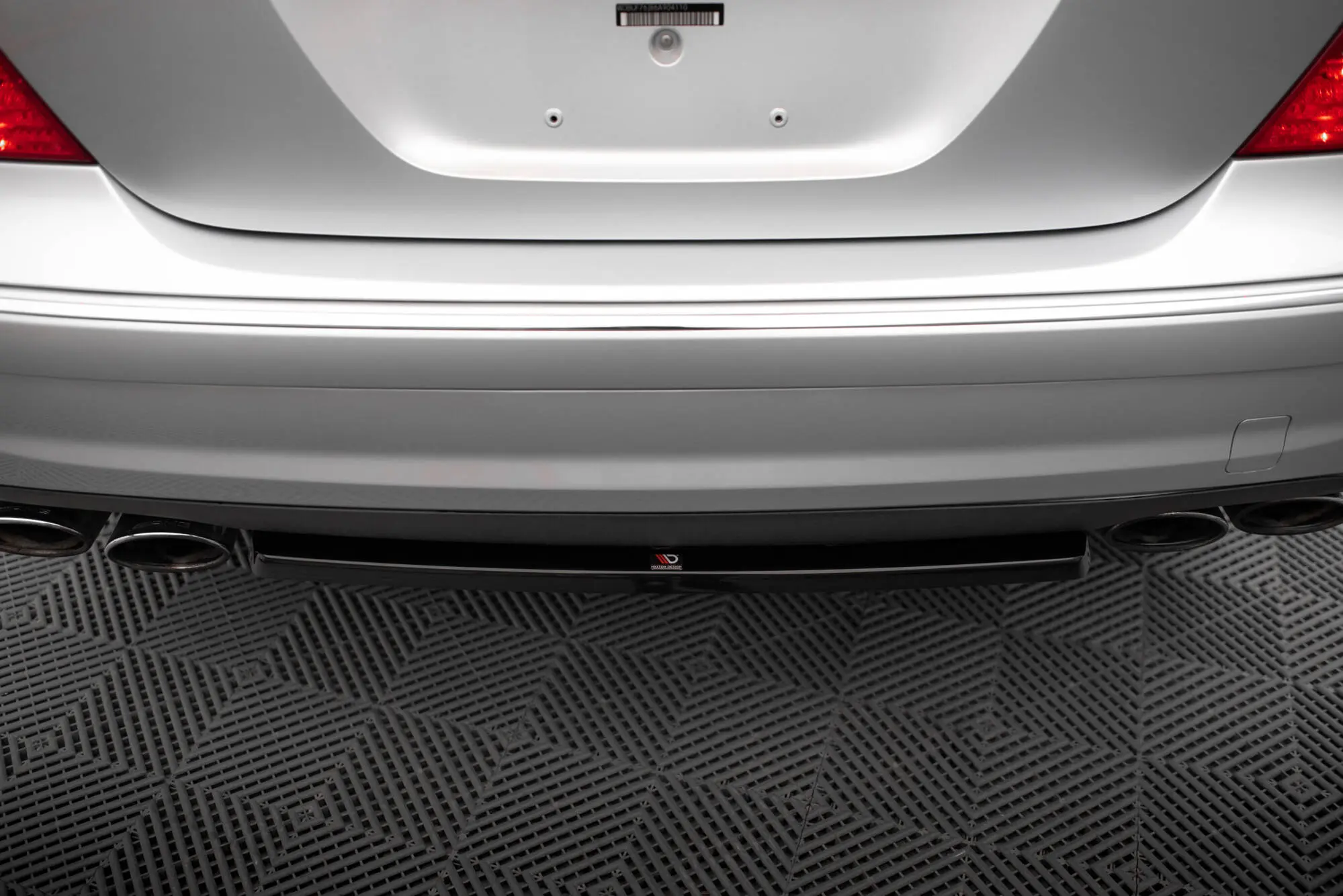 Baksplitter Mercedes-Benz E55 AMG (W211 ) 2003 - 2006 | Glossy Black Edition