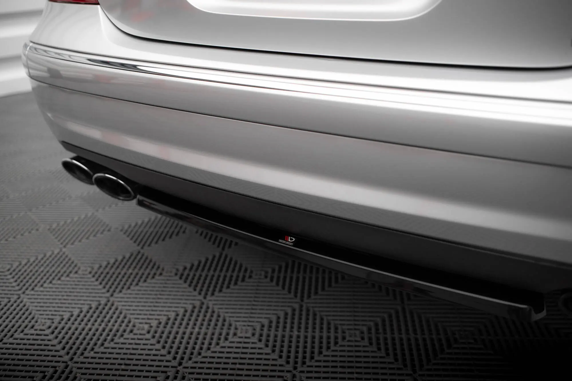Baksplitter Mercedes-Benz E55 AMG (W211 ) 2003 - 2006 | Glossy Black Edition Image 4
