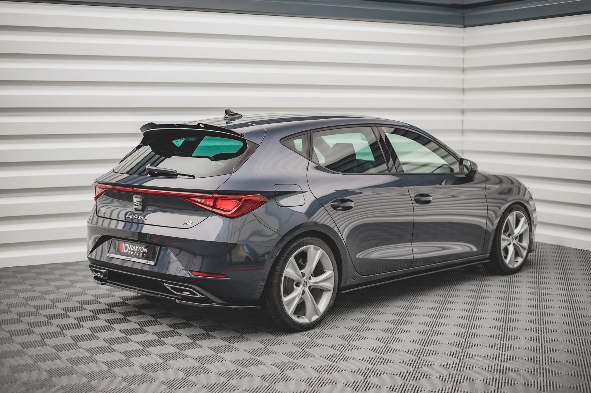 Baksplitter Seat Leon IV FR 2020-> | Glossy Black Edition
