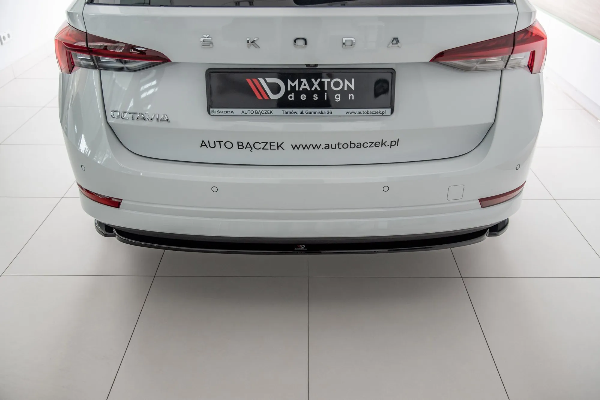 Baksplitter Skoda Octavia IV 2019-> | Glossy Black Edition