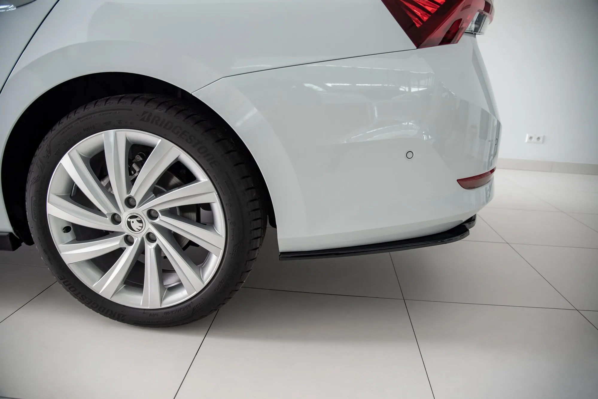 Baksplitter Skoda Octavia IV 2019-> | Glossy Black Edition – bilde 2
