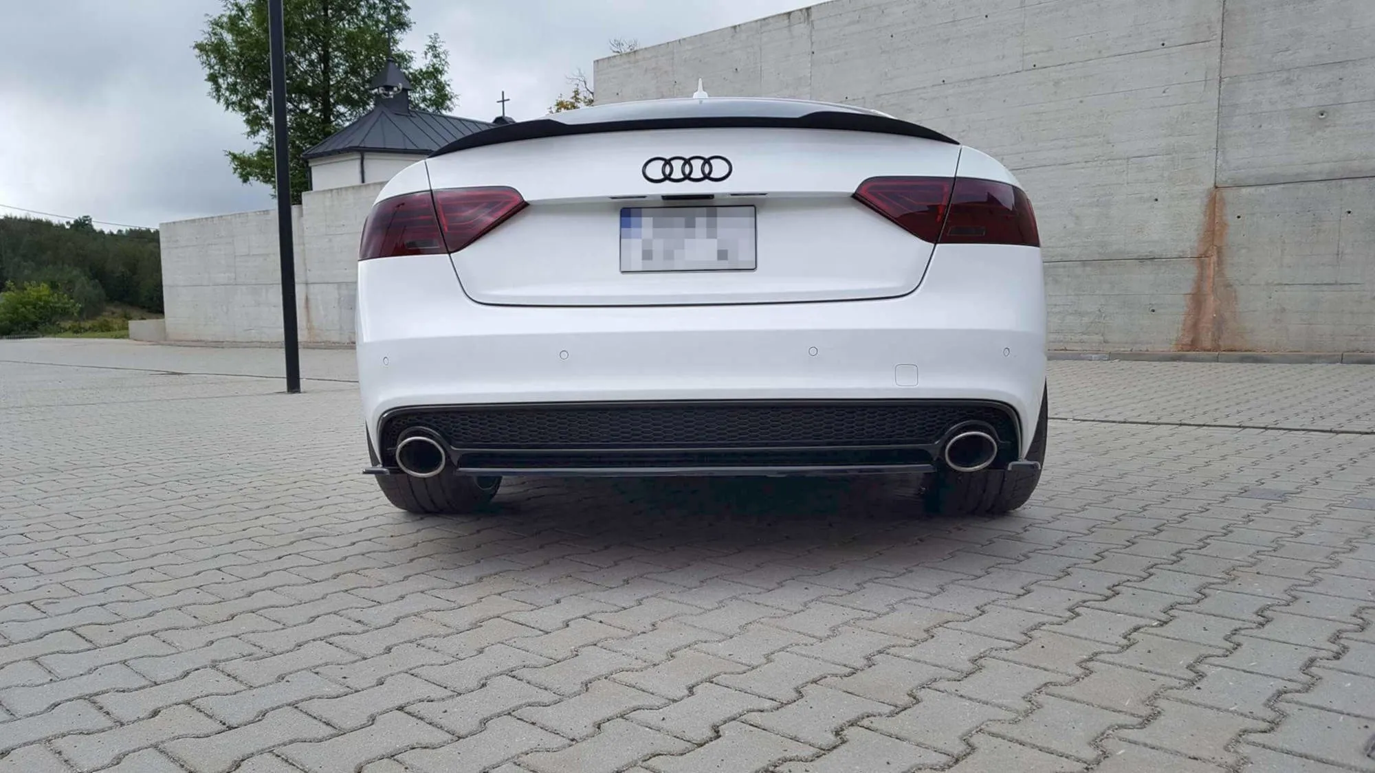 Baksplitter uten vertikale ribber Audi S5 / A5 S-Line (8T) Facelift 2011-2016 | Glossy Black Edition
