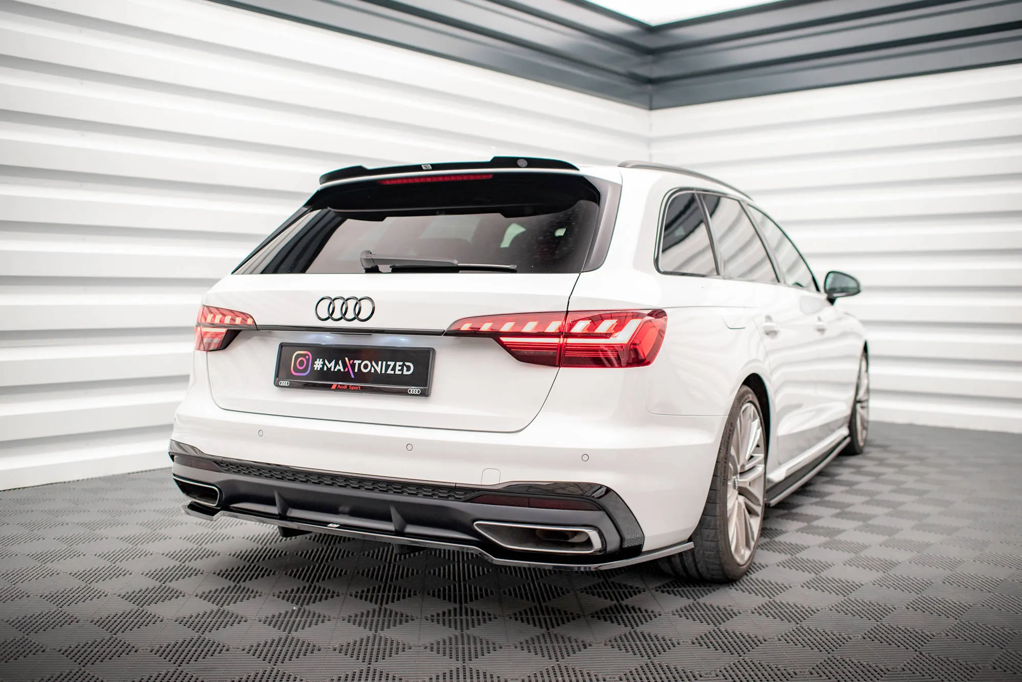 Baksplitter V.1 med vertikale ribber Audi A4 B9 S-Line / Audi S4 B9 Facelift 2019 - 2024 | Glossy Black Edition