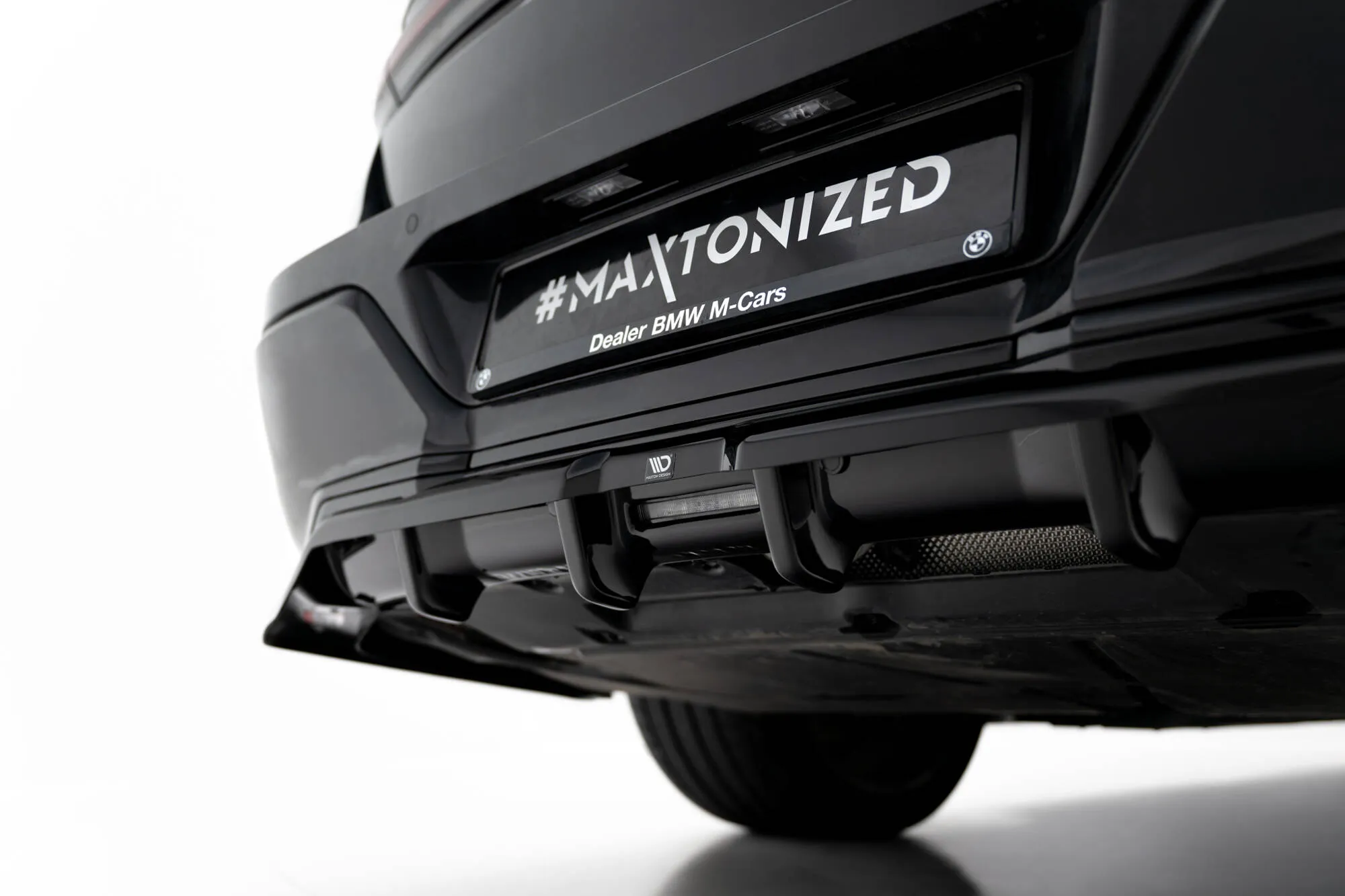 Baksplitter V.1 med vertikale ribber BMW 7 (G70) M-Pack 2022 -> | Glossy Black Edition – bilde 4