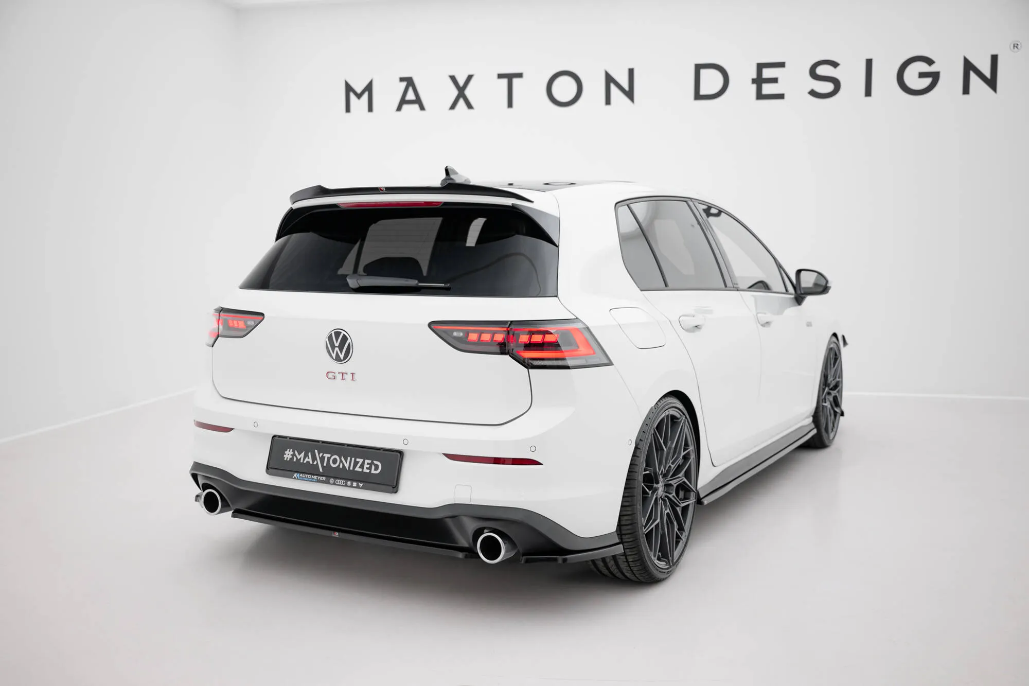 Baksplitter V.1 VW Golf VIII R 2020-> / VW Golf VIII GTI 2020-> | Glossy Black Edition – bilde 2