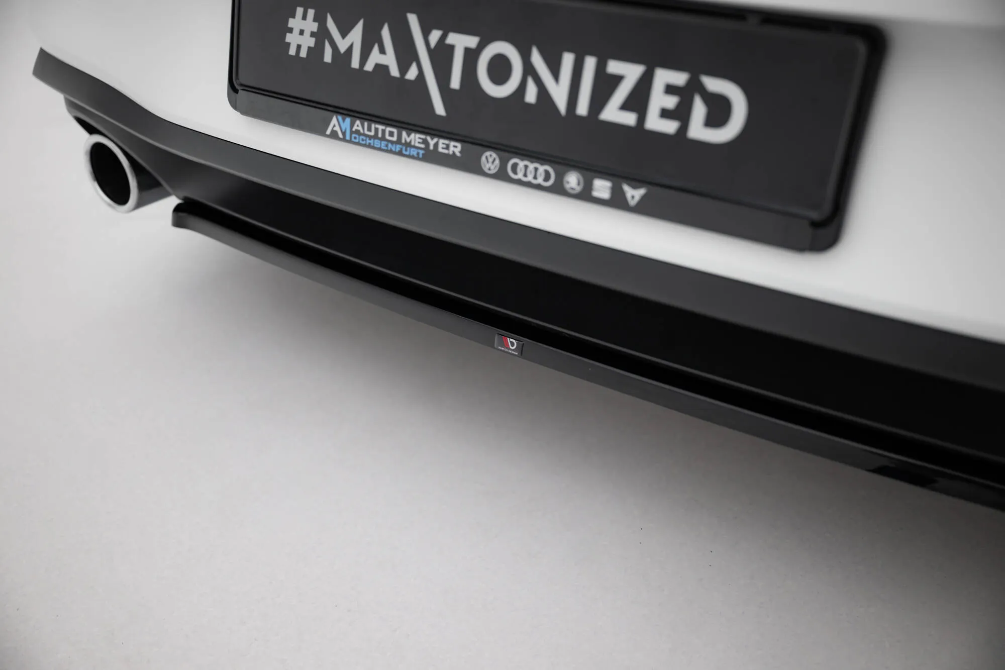 Baksplitter V.1 VW Golf VIII R 2020-> / VW Golf VIII GTI 2020-> | Glossy Black Edition – bilde 3
