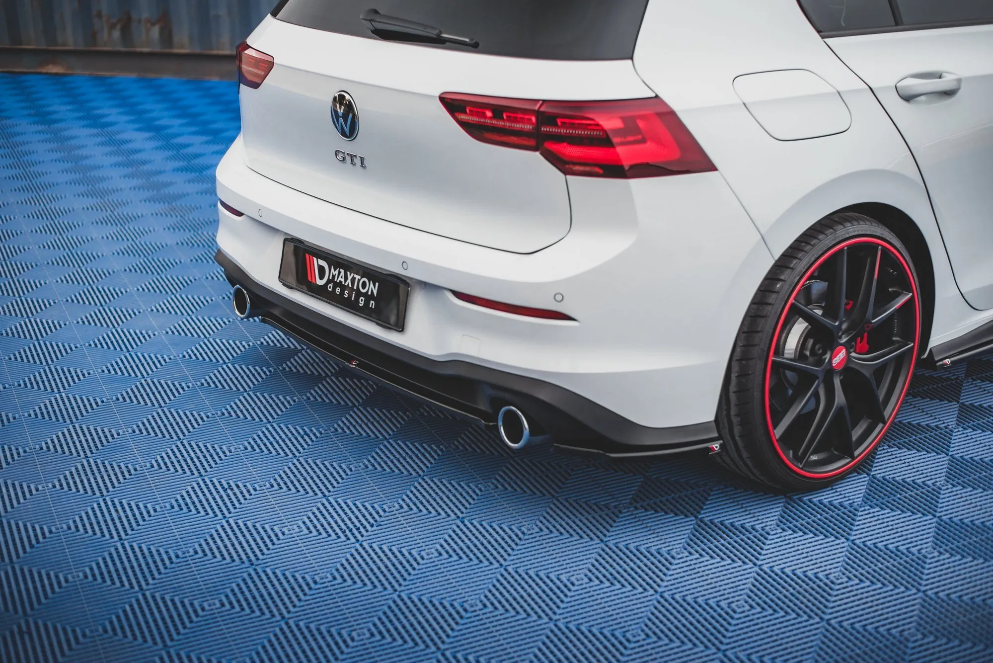 Baksplitter V.1 VW Golf VIII R 2020-> / VW Golf VIII GTI 2020-> | Glossy Black Edition – bilde 5