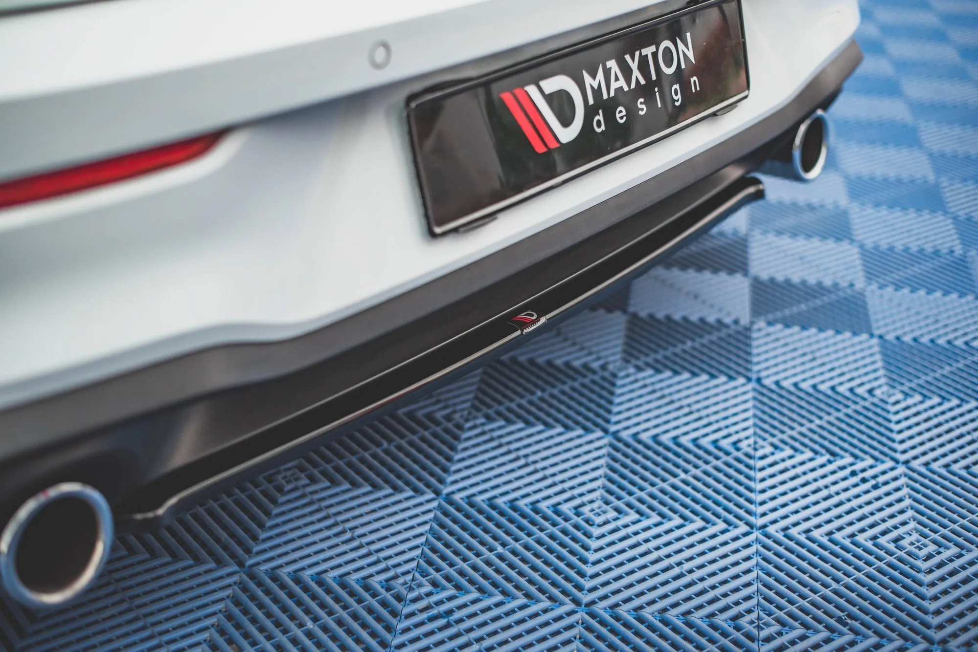 Baksplitter V.1 VW Golf VIII R 2020-> / VW Golf VIII GTI 2020-> | Glossy Black Edition – bilde 8