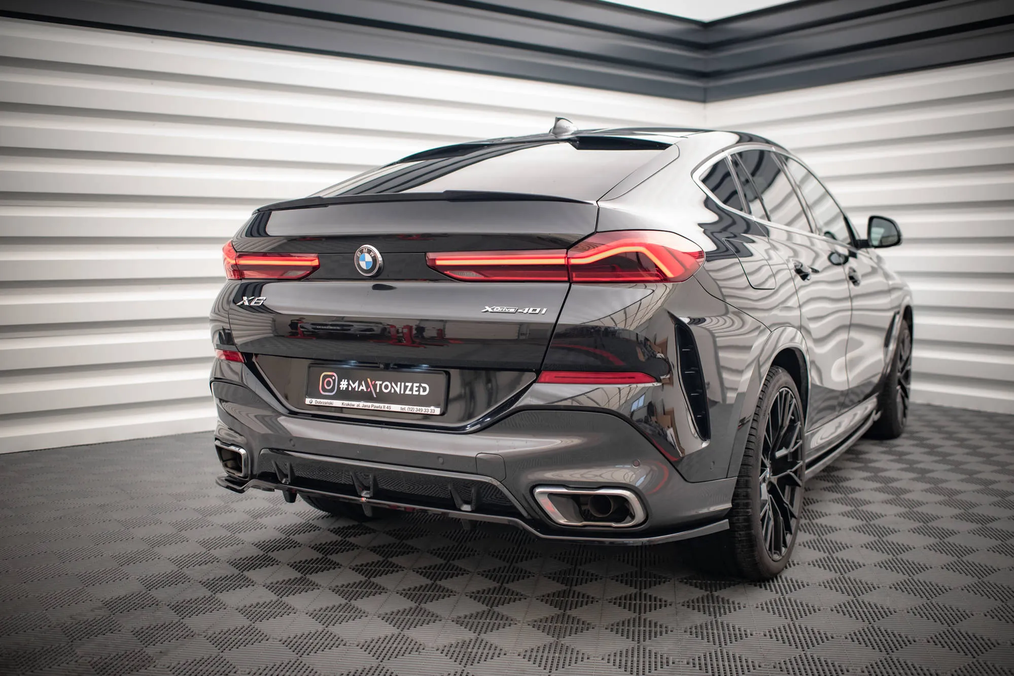 Baksplitter V.2 med vertikale ribber BMW X6 (G06) M-pack 2019 - 2023 | Glossy Black Edition
