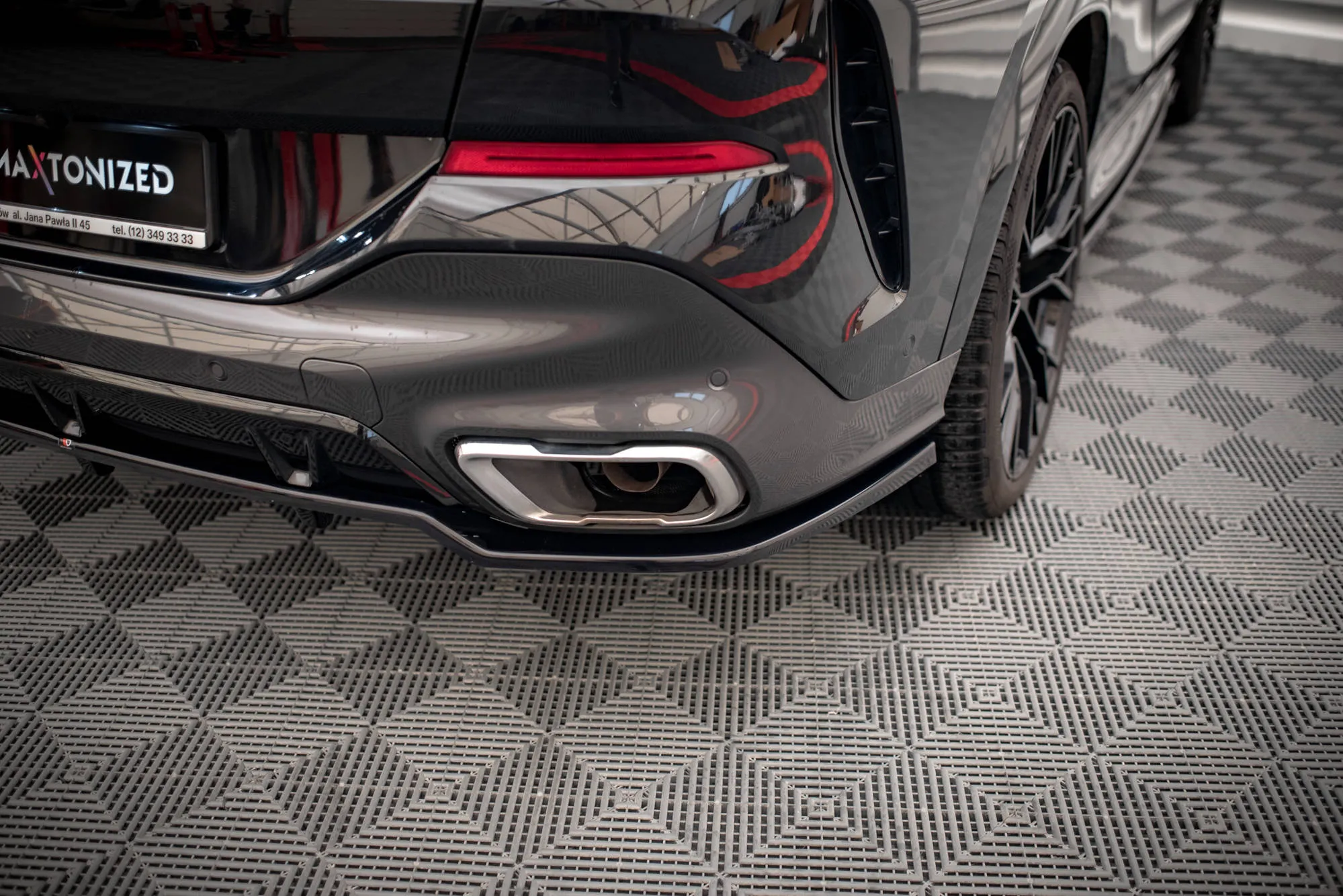 Baksplitter V.2 med vertikale ribber BMW X6 (G06) M-pack 2019 - 2023 | Glossy Black Edition – bilde 2