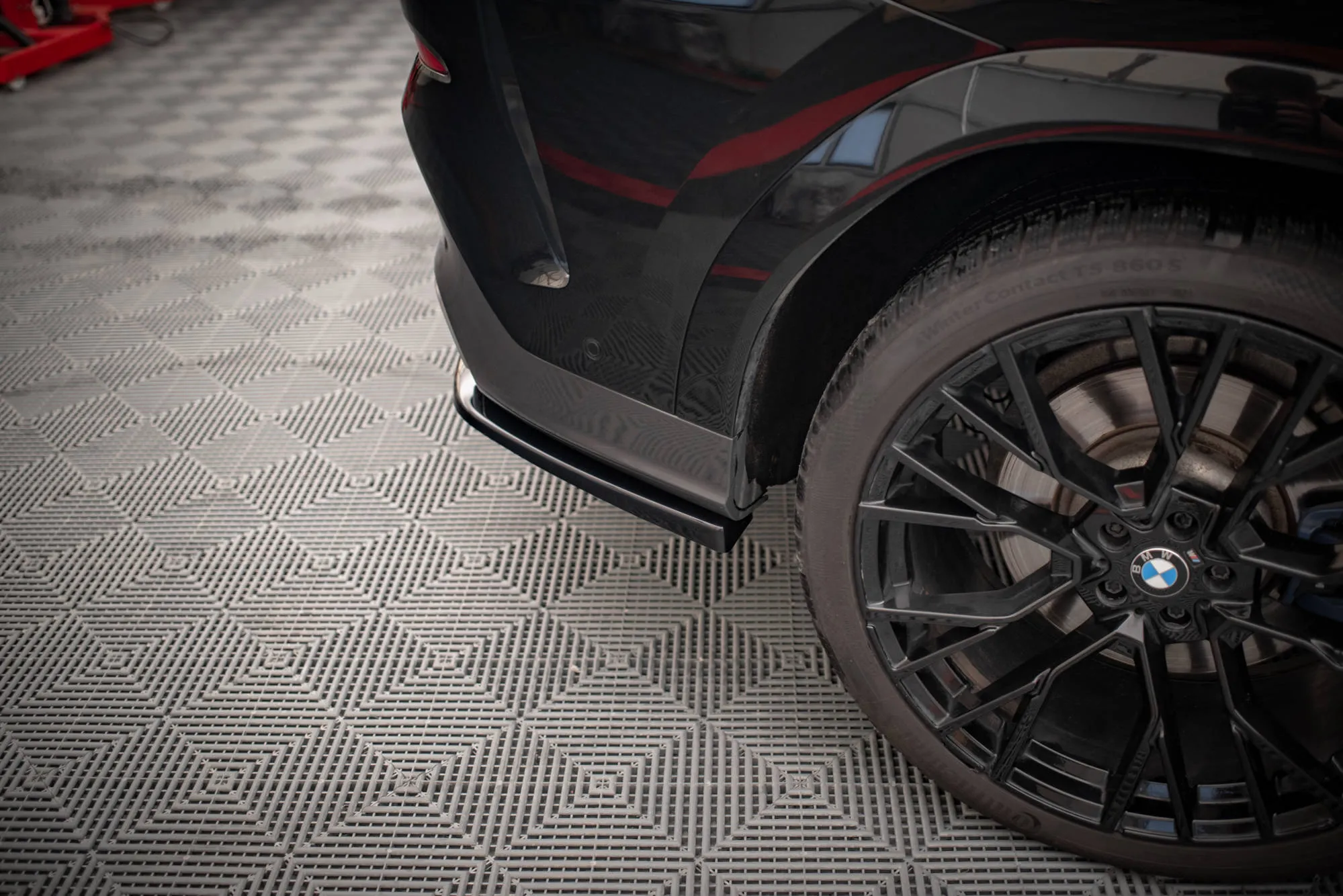 Baksplitter V.2 med vertikale ribber BMW X6 (G06) M-pack 2019 - 2023 | Glossy Black Edition – bilde 3