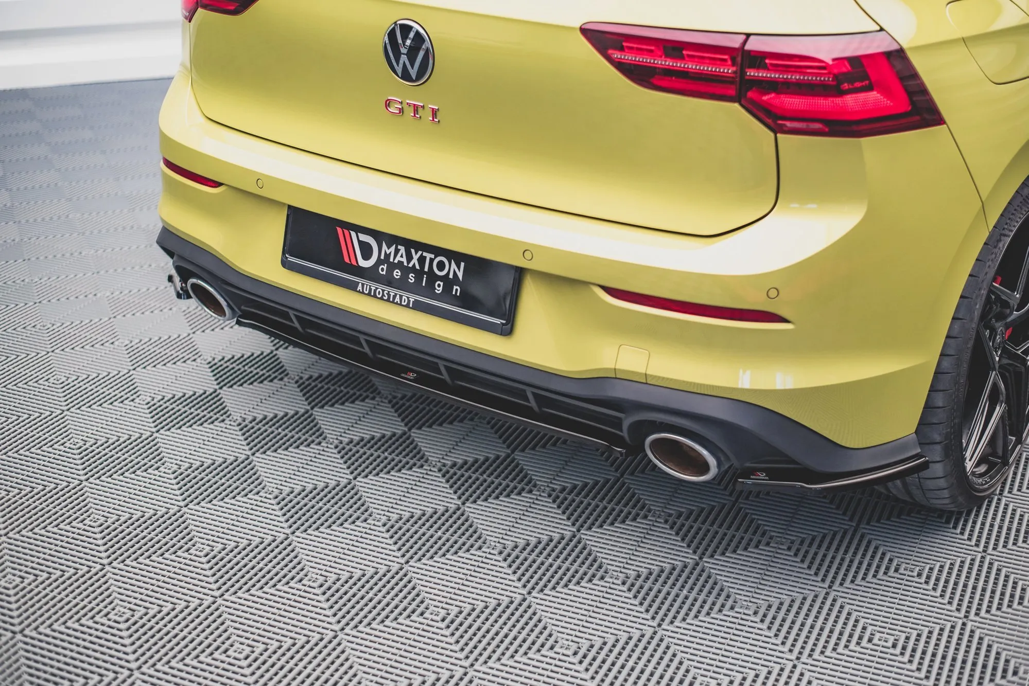 Baksplitter Volkswagen Golf 8 GTI Clubsport 2020-> | Glossy Black Edition