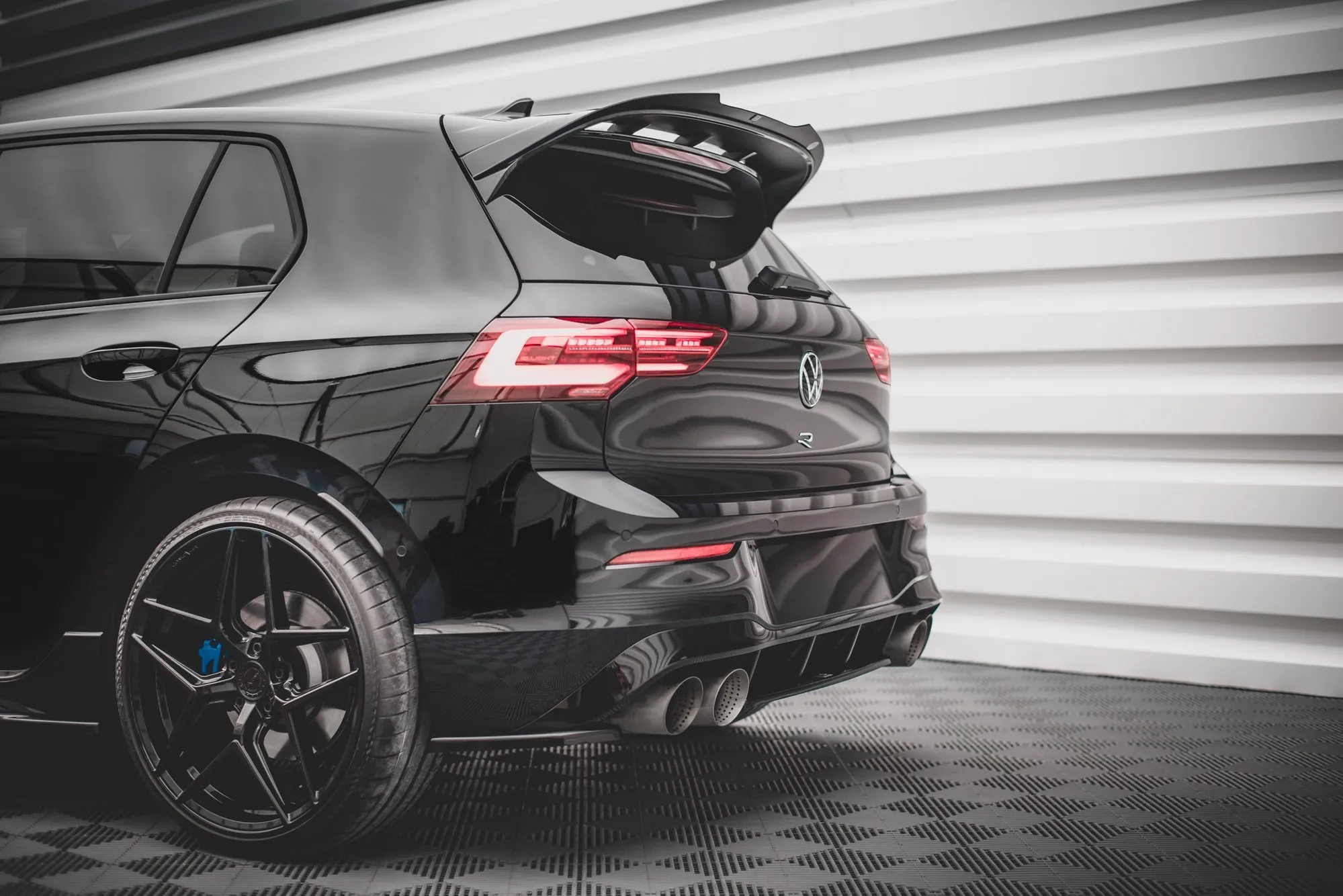 Baksplitter VW Golf R VIII 2020 - 2024 | Glossy Black Edition – bilde 2